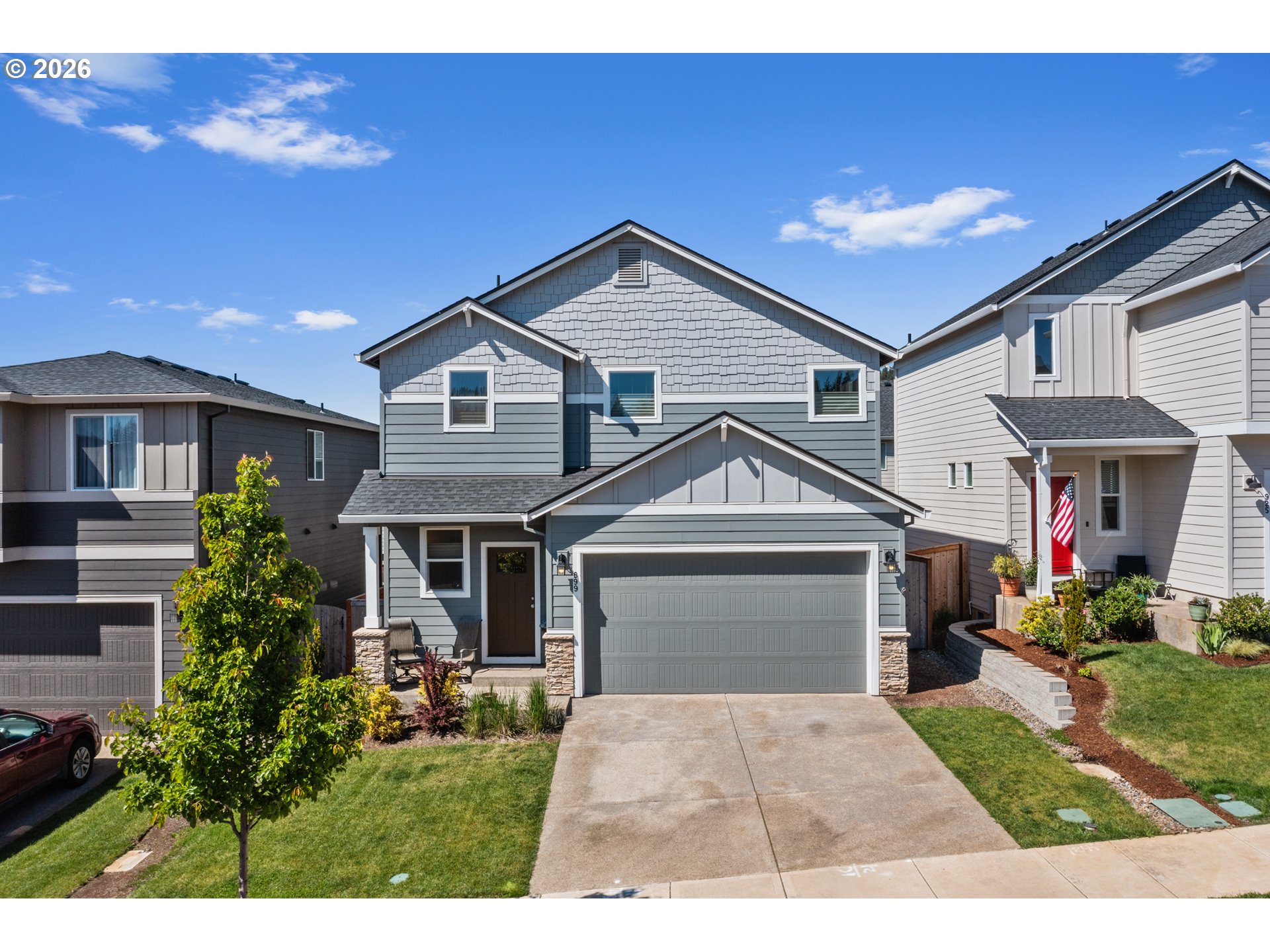 899 NE TRILLIUM DR Property Photo 1