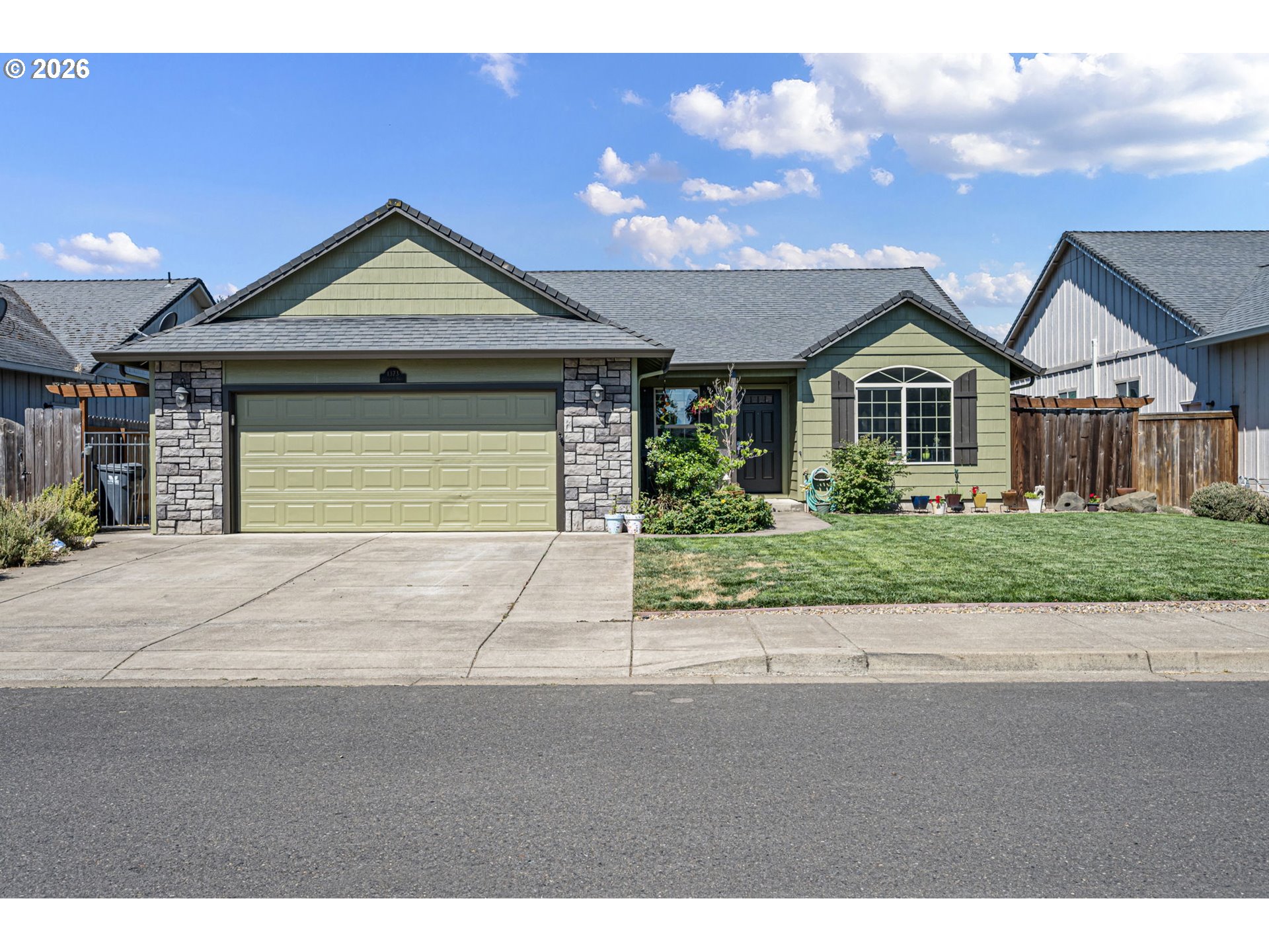 1373 Creswood Dr Property Photo 1