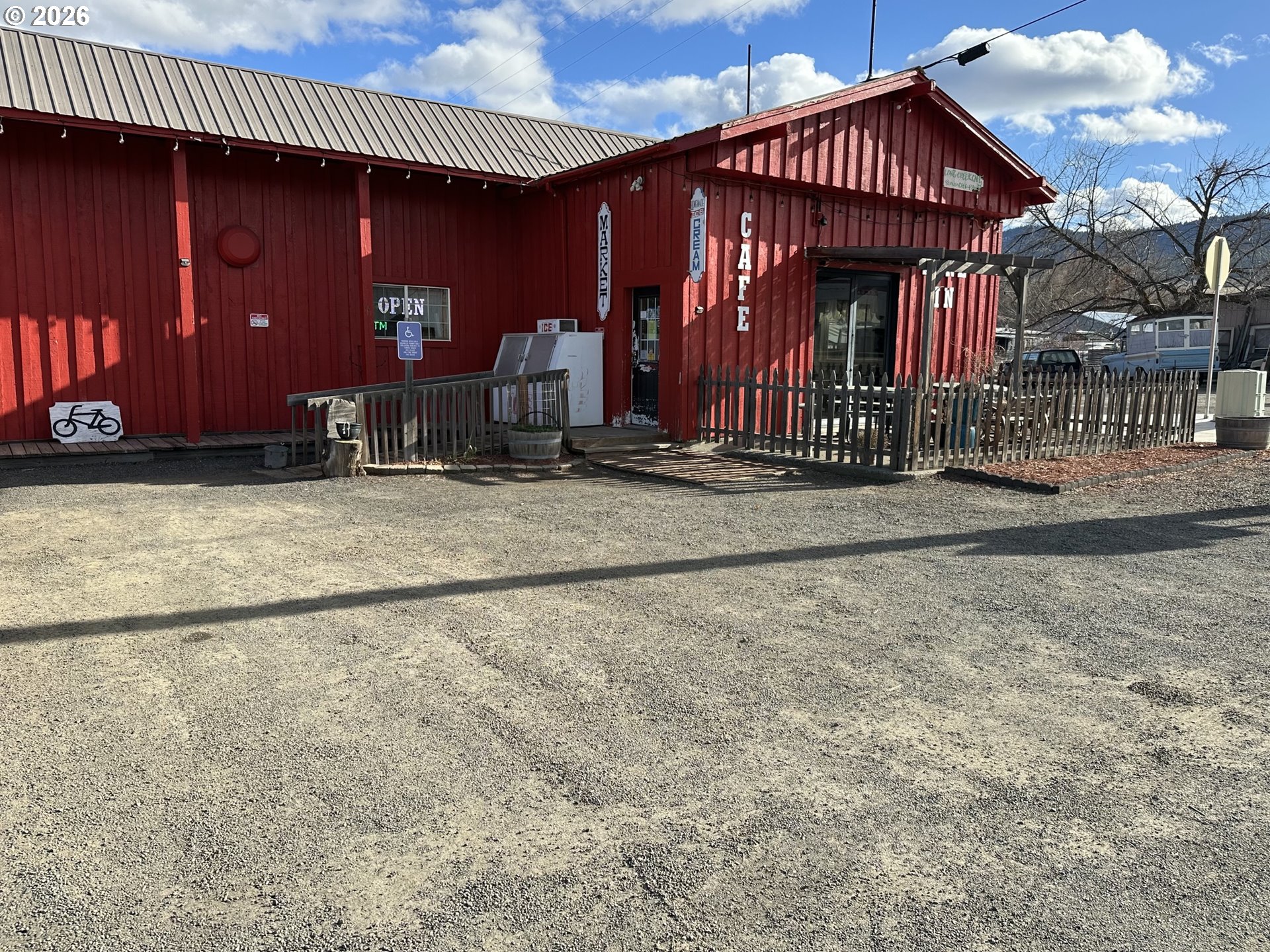 105 Highway 395 N Property Photo 3