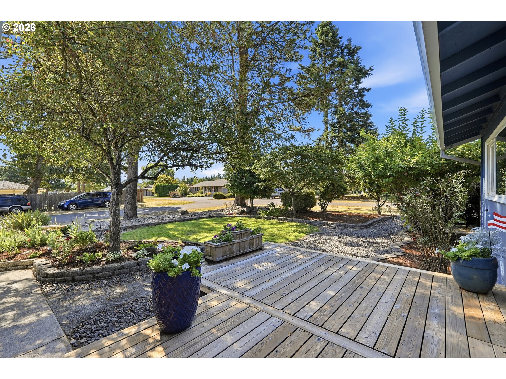 792 Se Cedar St Property Photo 3
