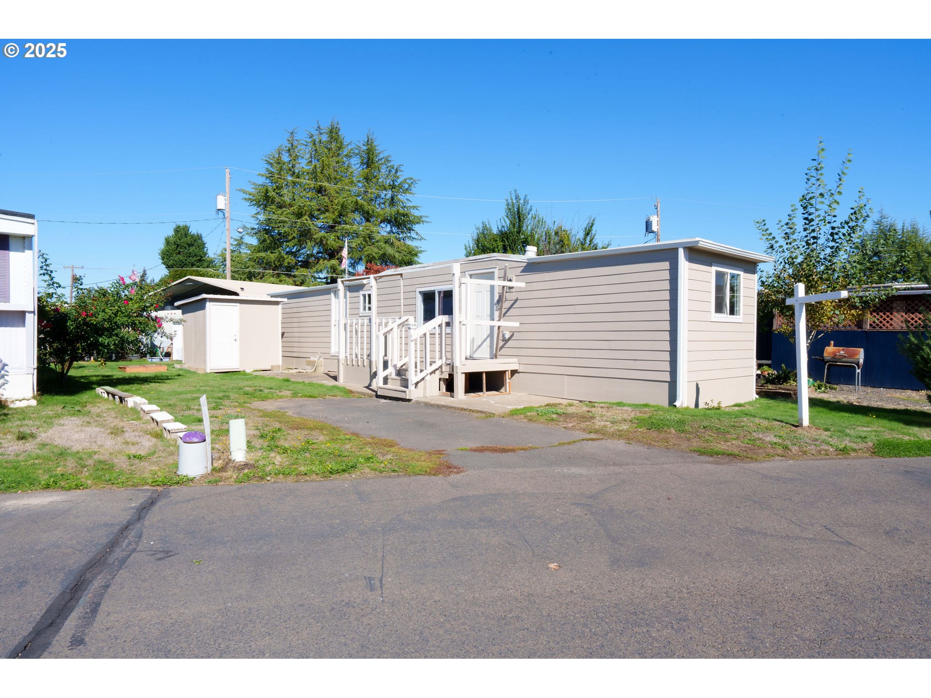 2400 Se Stratus Ave 33 Property Photo 1