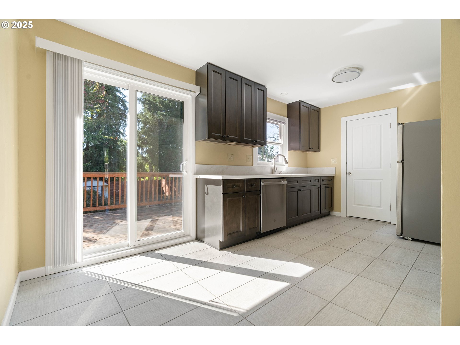 11330 Ne Glisan St Property Photo 8