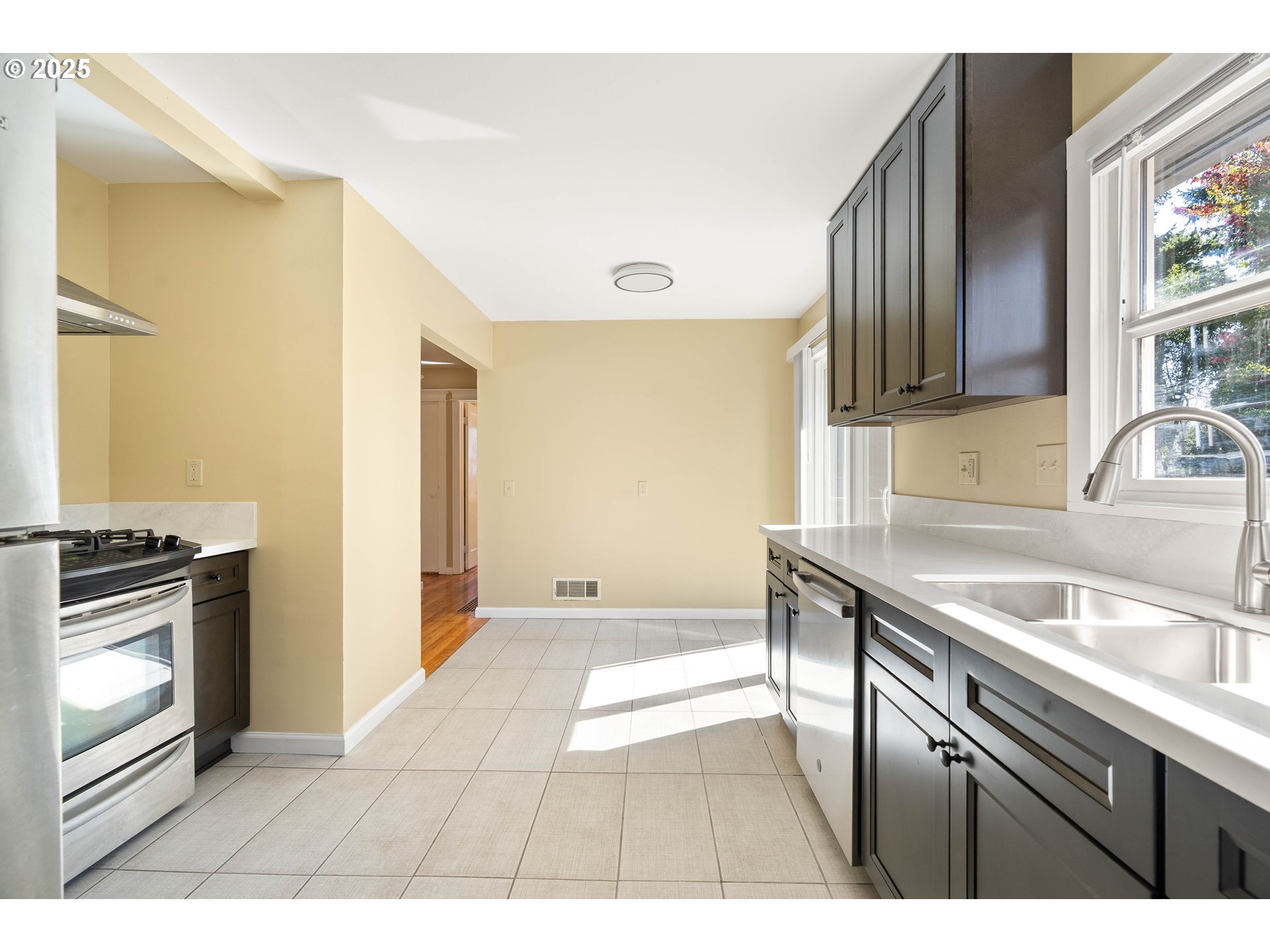 11330 Ne Glisan St Property Photo 12