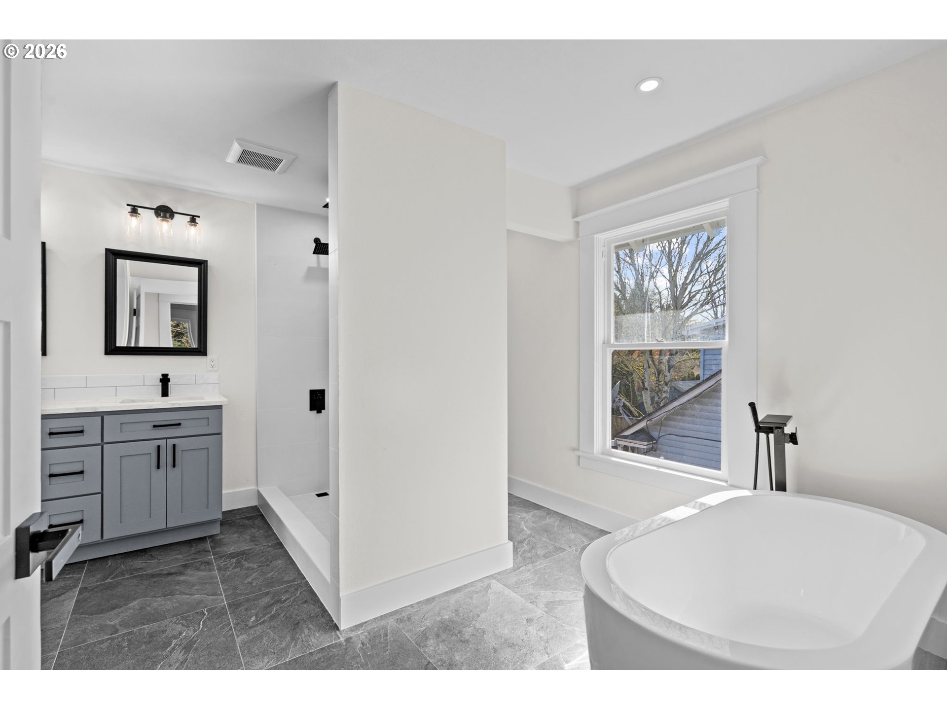 2136 N Webster St Property Photo 14