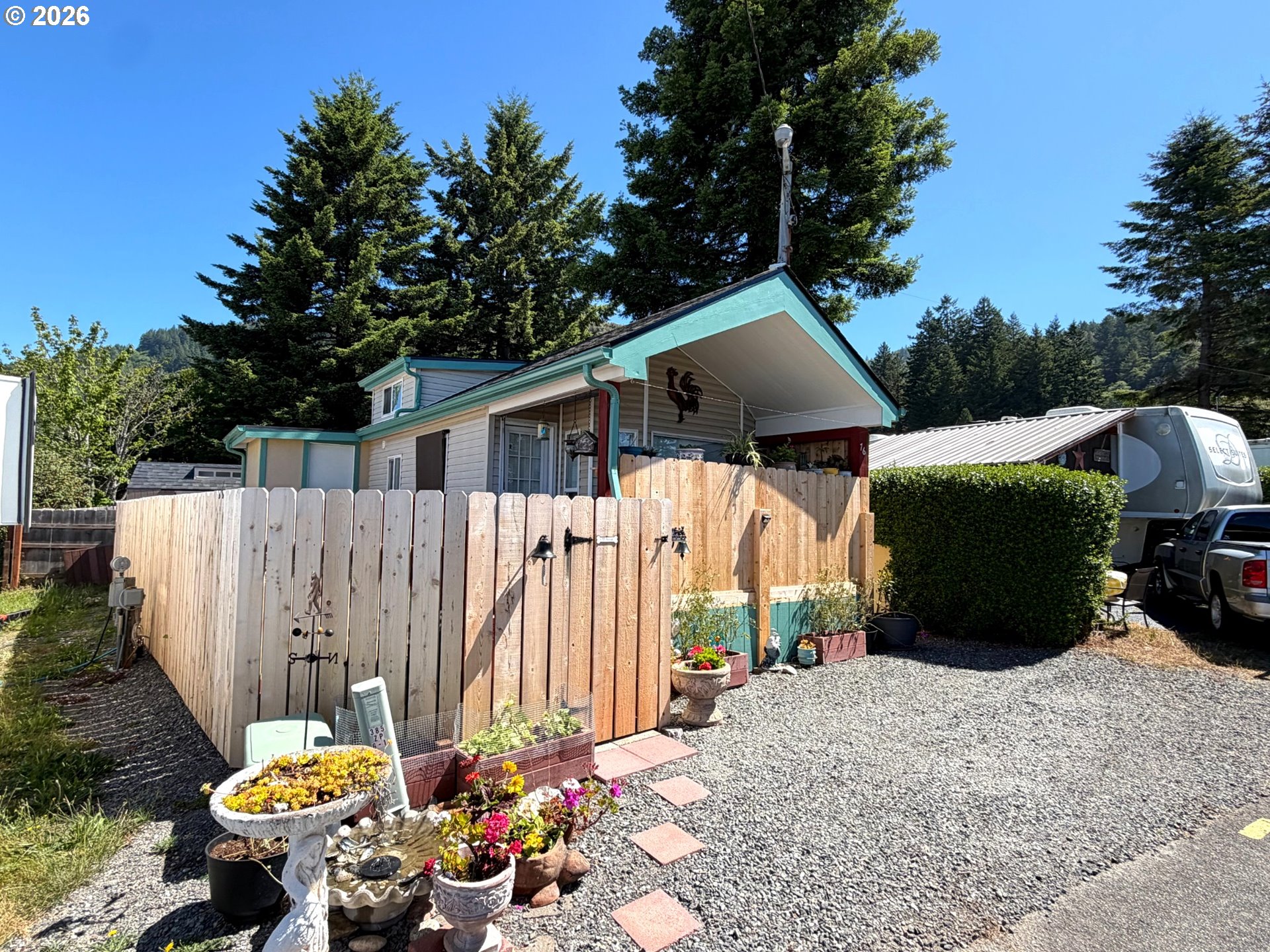 16117 Highway 101 76 Property Photo 1