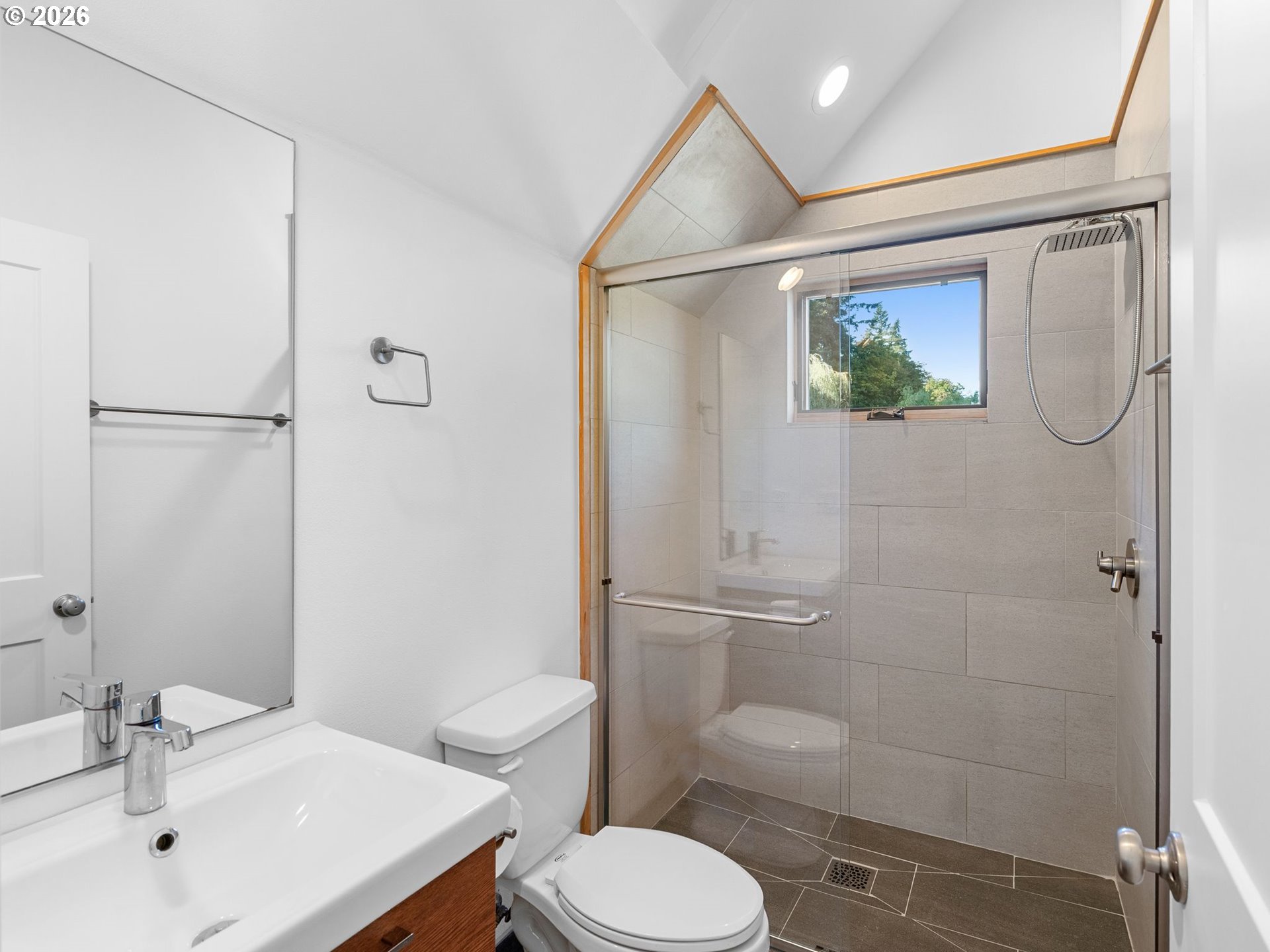 450 Miller St Property Photo 15