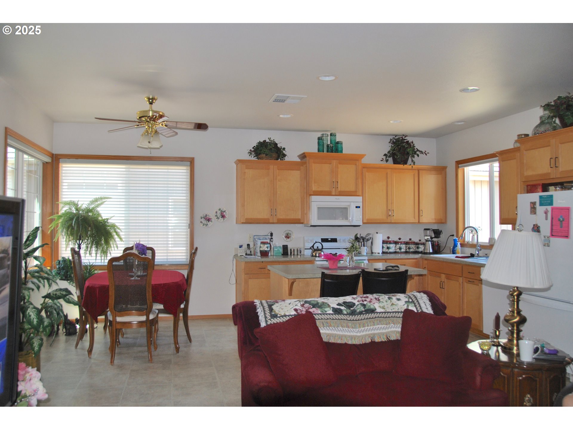 2063 Lake Wind Dr Property Photo 4