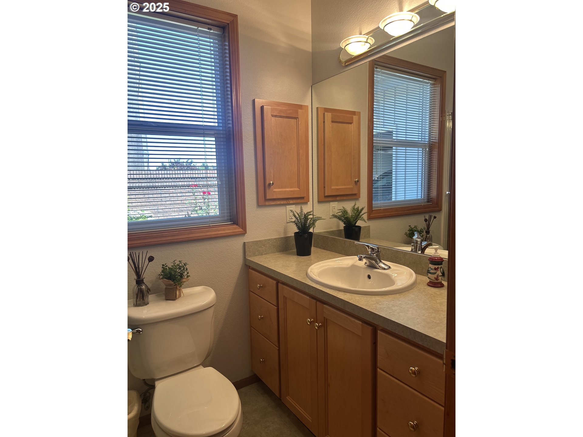 2063 Lake Wind Dr Property Photo 12