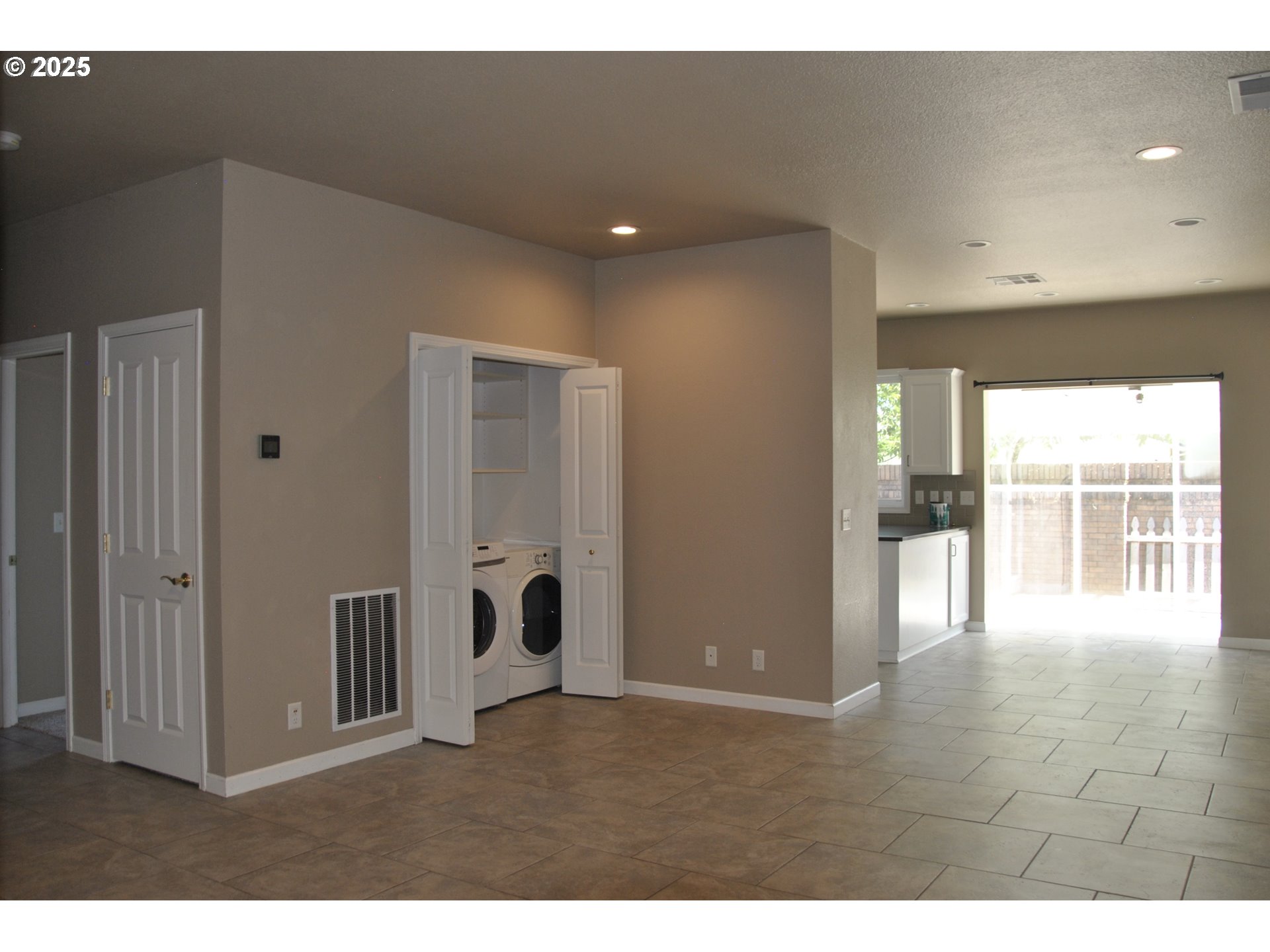 2063 Lake Wind Dr Property Photo 21
