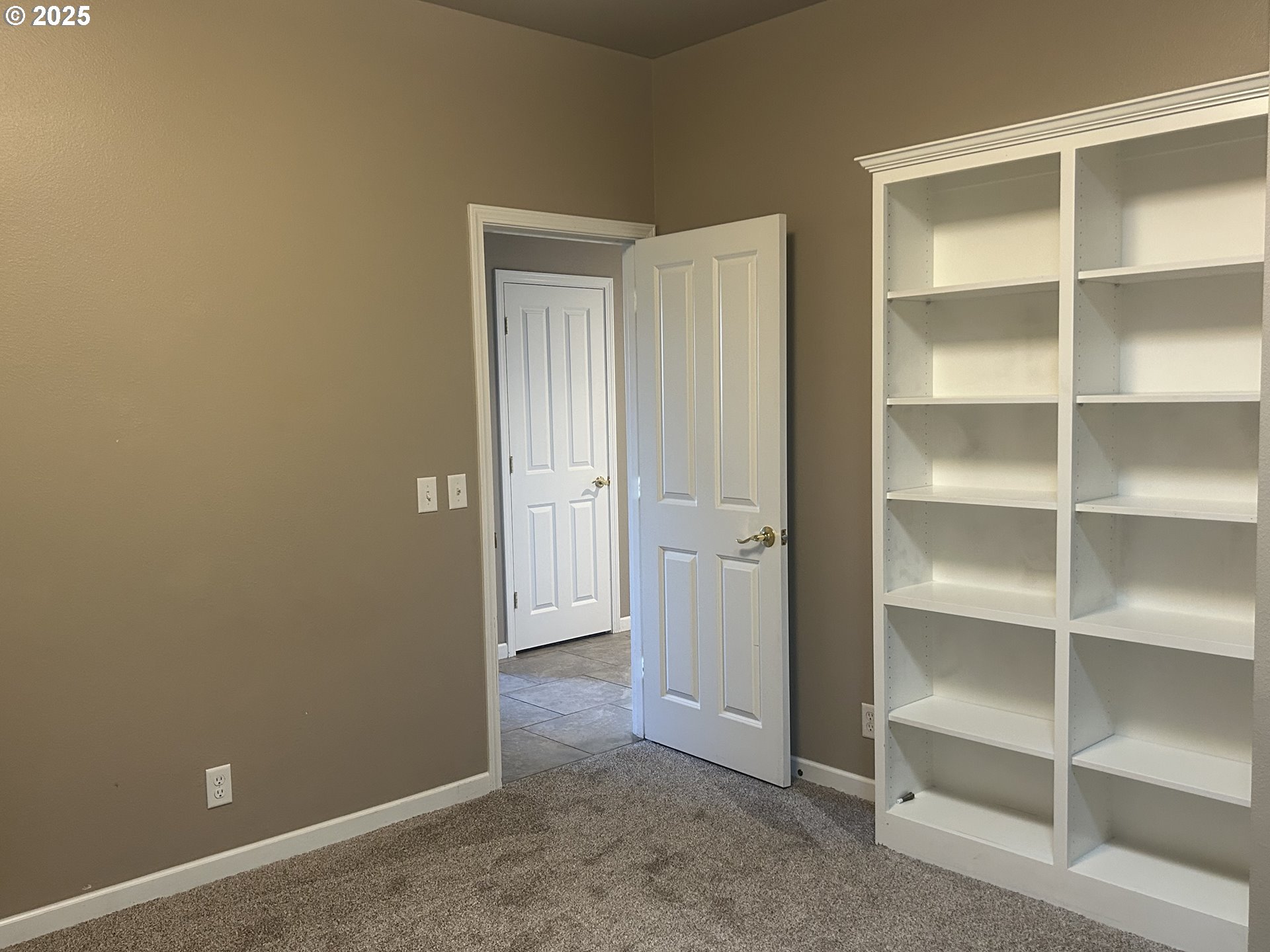 2063 Lake Wind Dr Property Photo 26