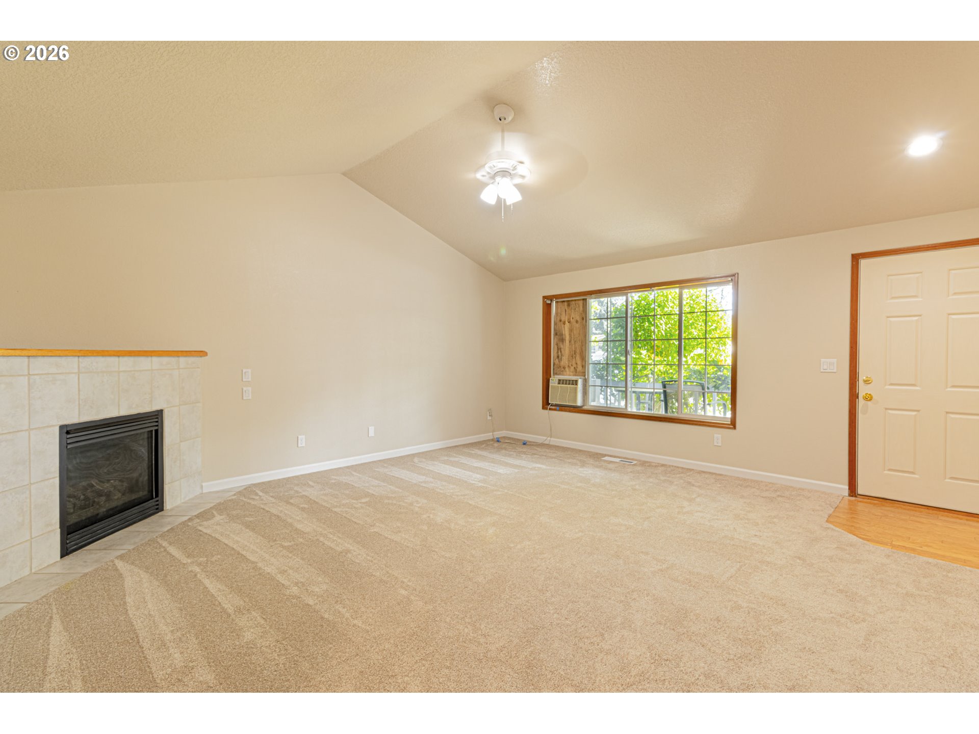 1729 Hartford Dr Property Photo 5