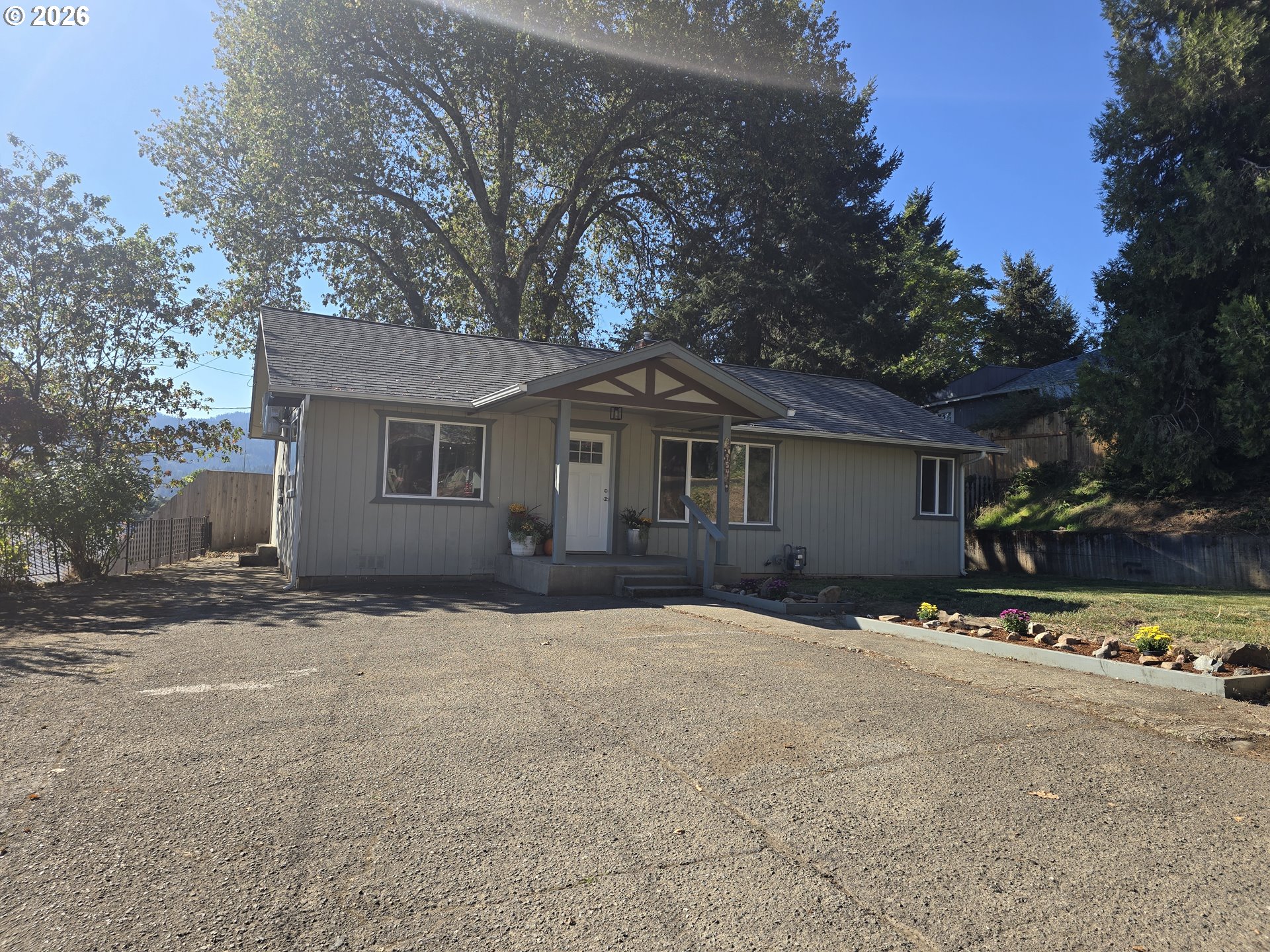 954 Ne Madrona Dr Property Photo 2