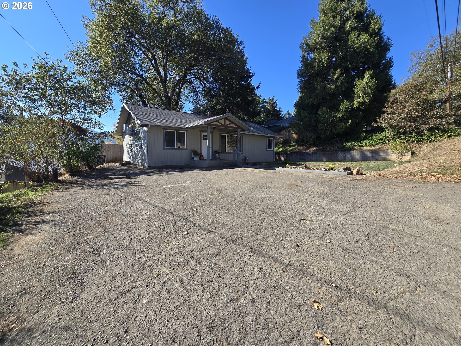 954 Ne Madrona Dr Property Photo 3