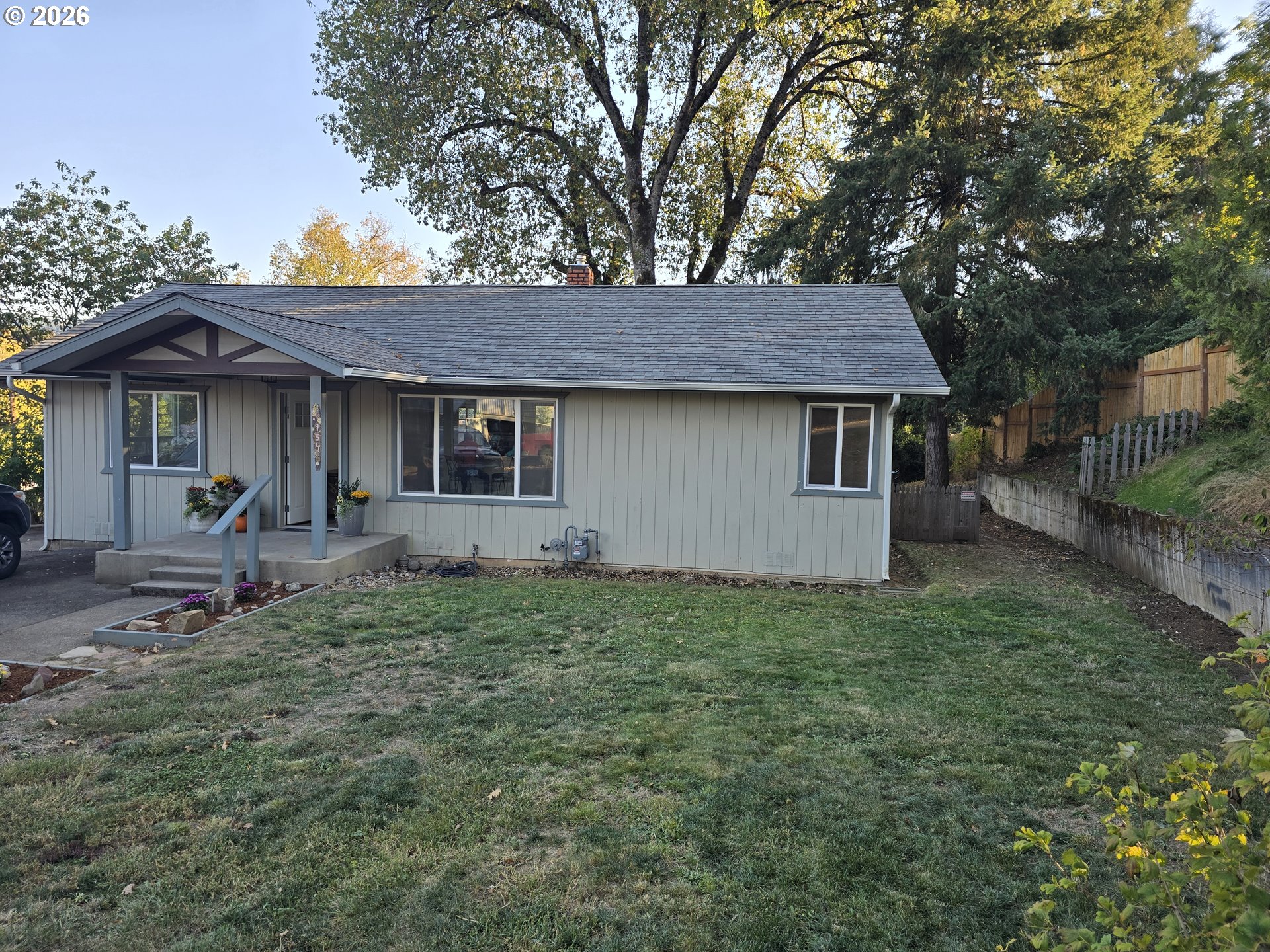 954 Ne Madrona Dr Property Photo 4