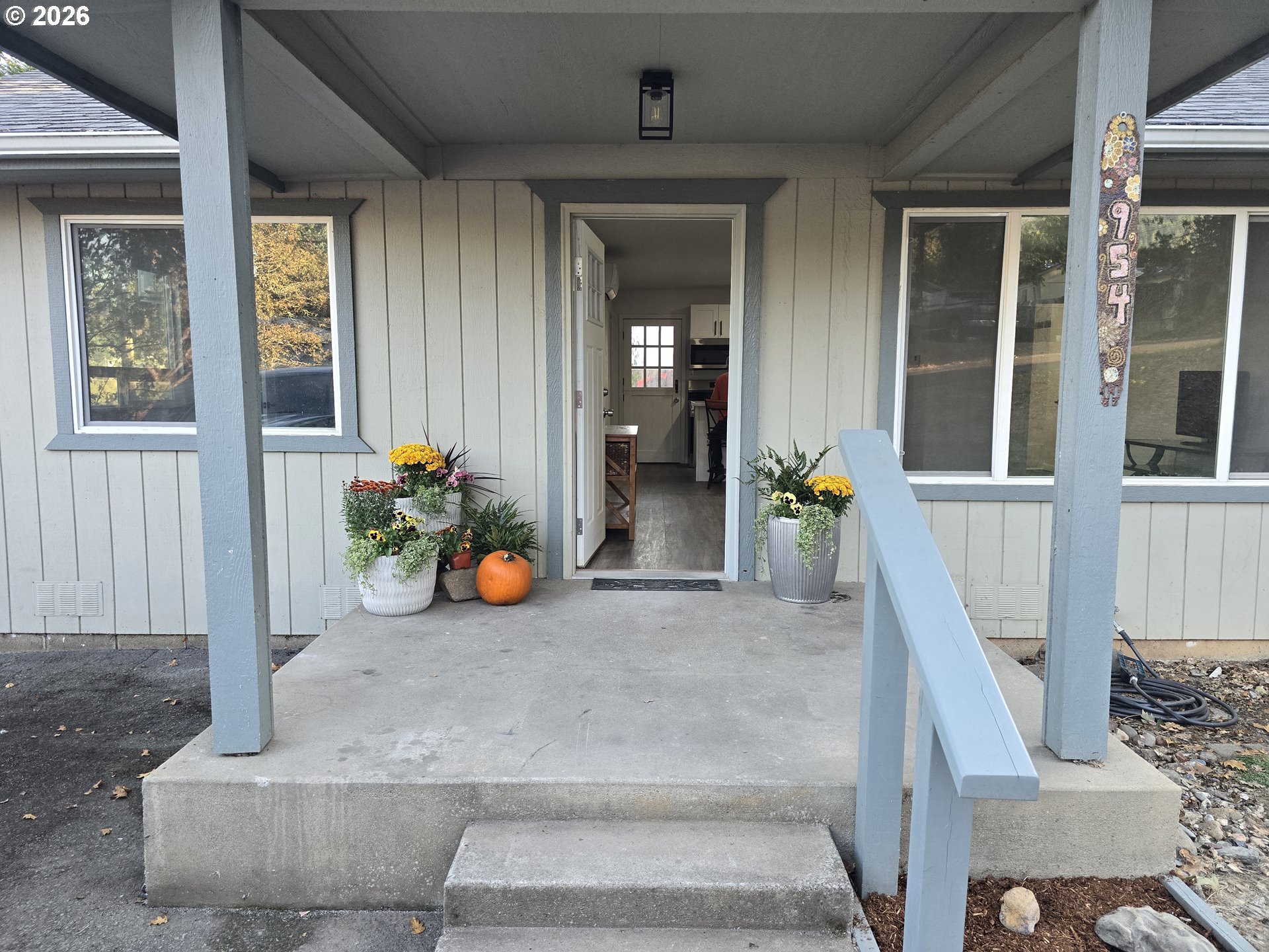 954 Ne Madrona Dr Property Photo 8