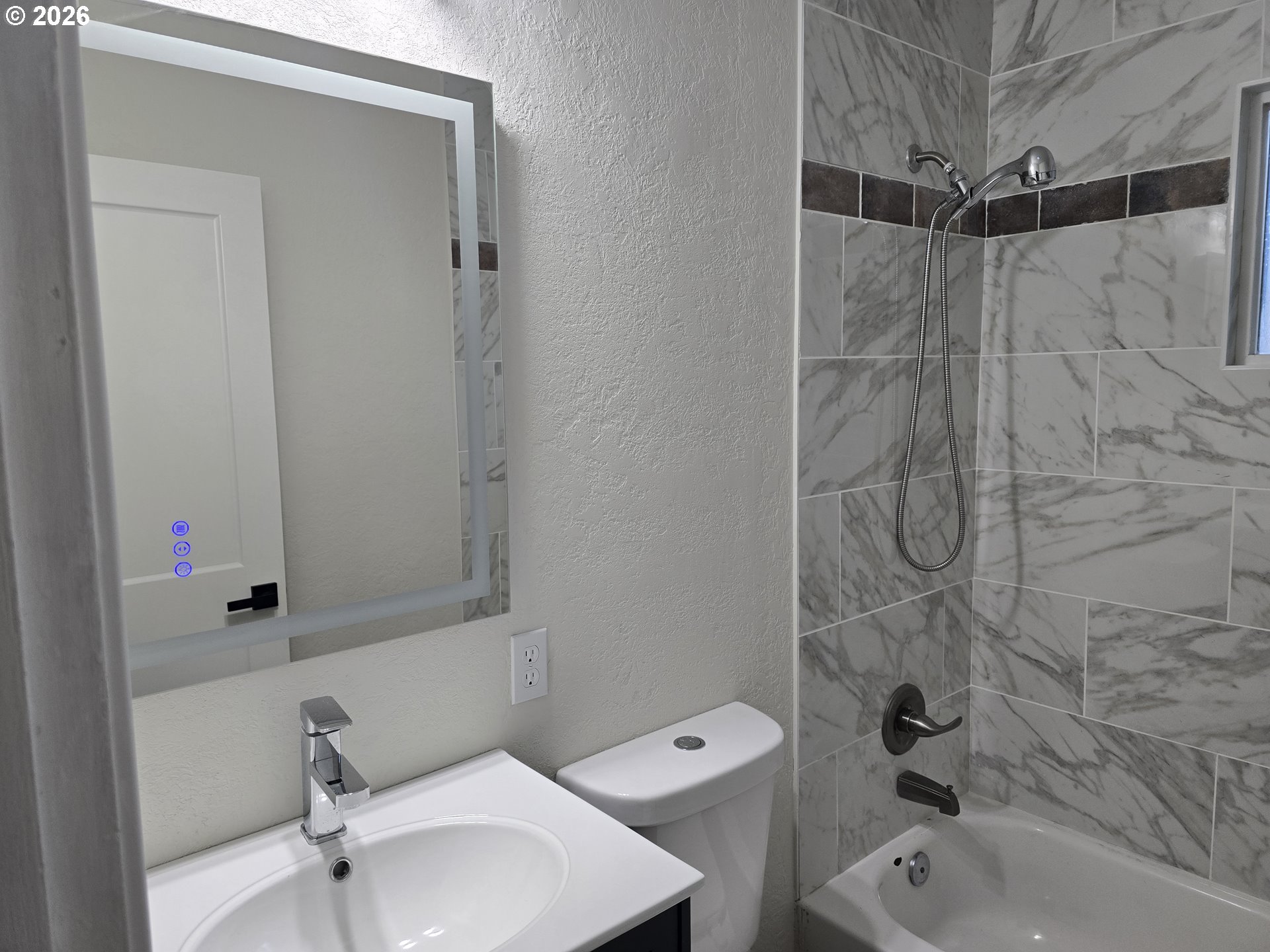 954 Ne Madrona Dr Property Photo 30