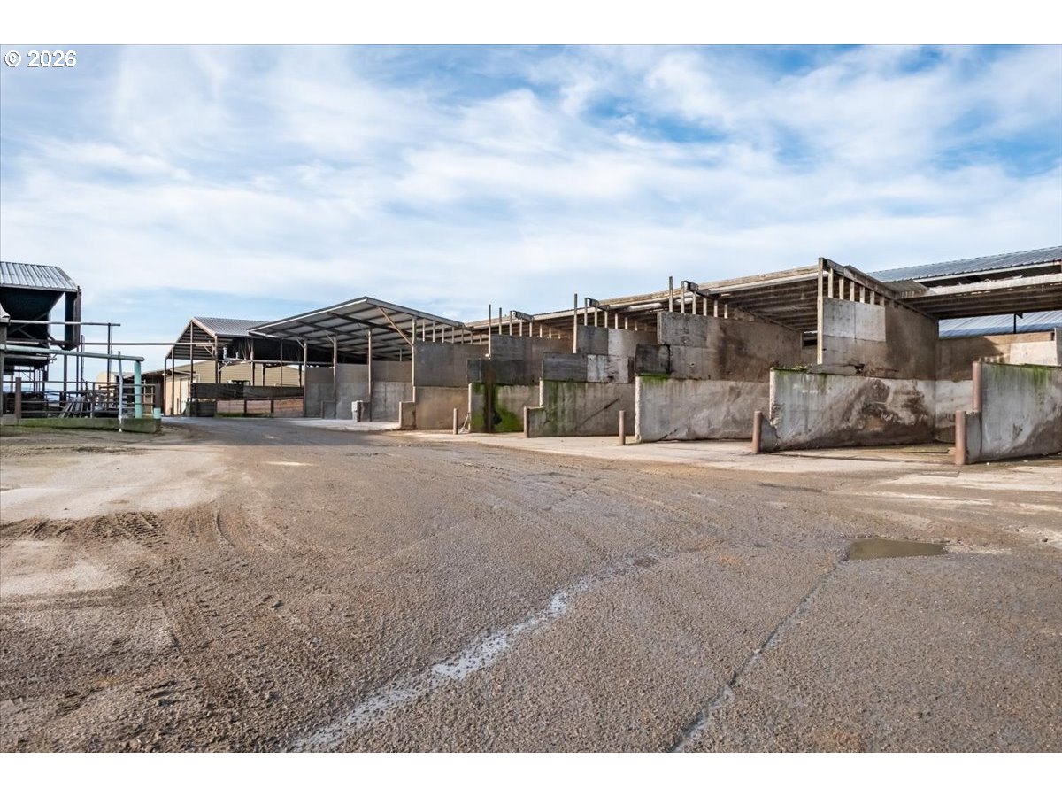 35719 Engle Rd Property Photo 32
