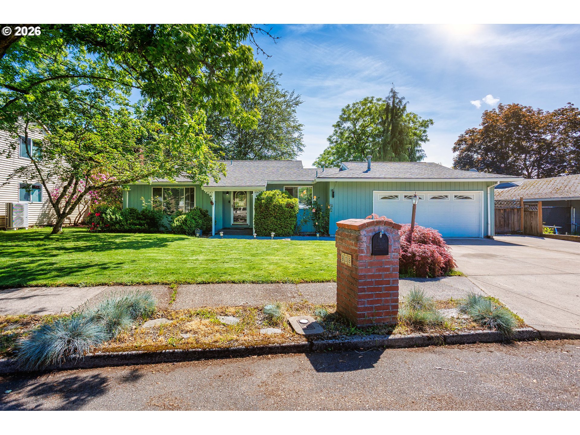 808 Se 156th Pl Property Photo 1