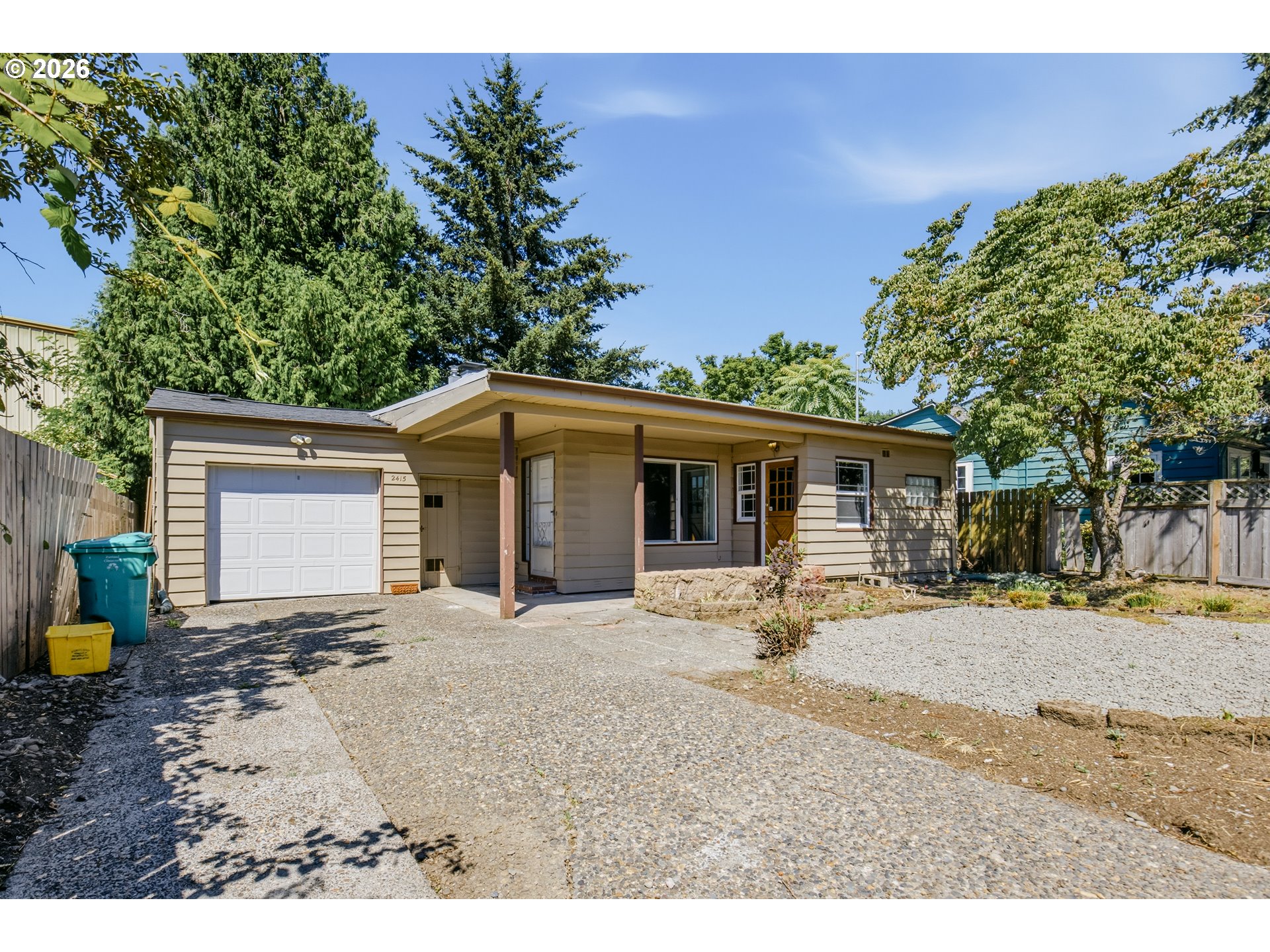 2415 SE 84TH AVE Property Photo 1