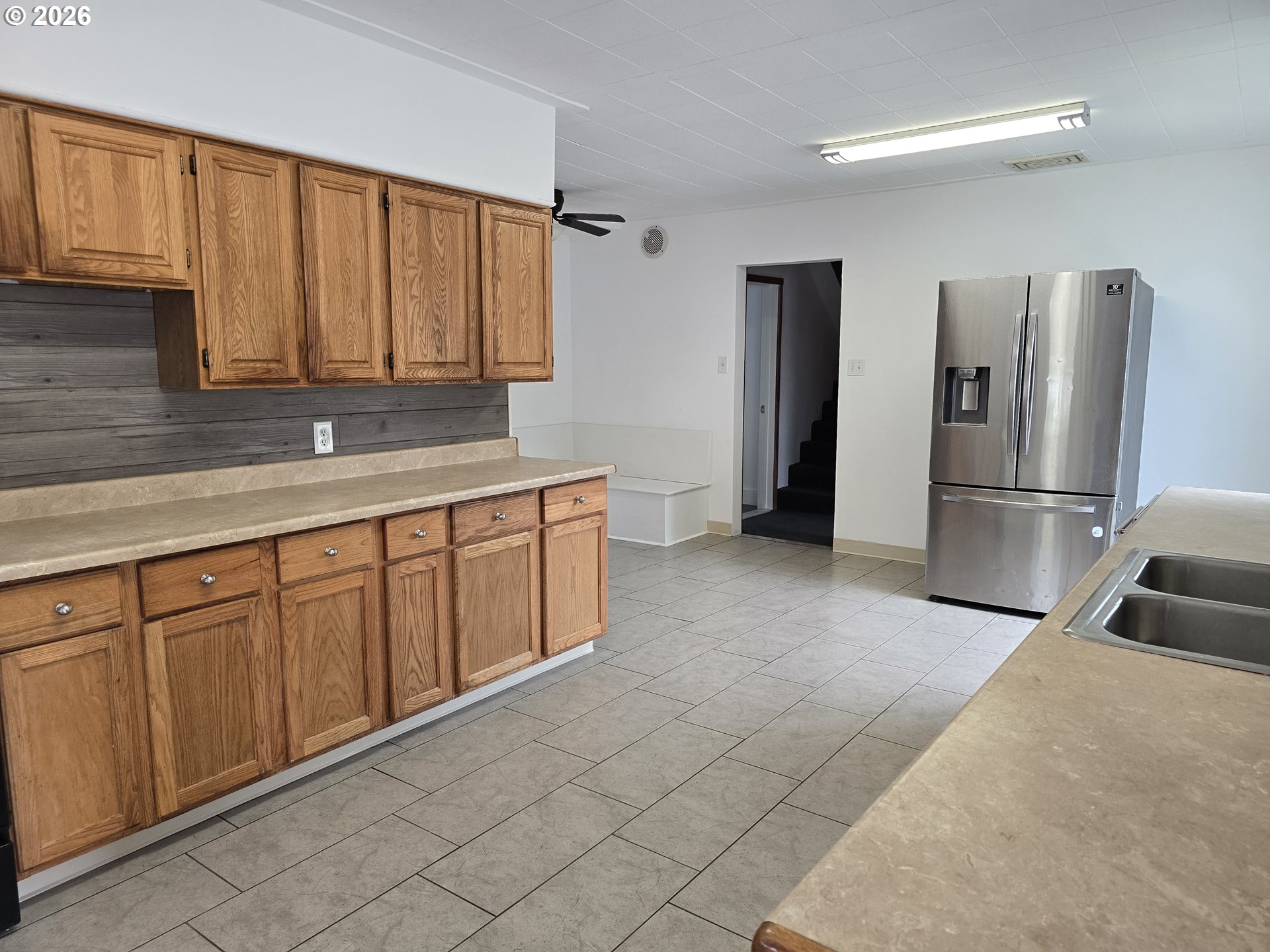 920 Lemont St Property Photo 6