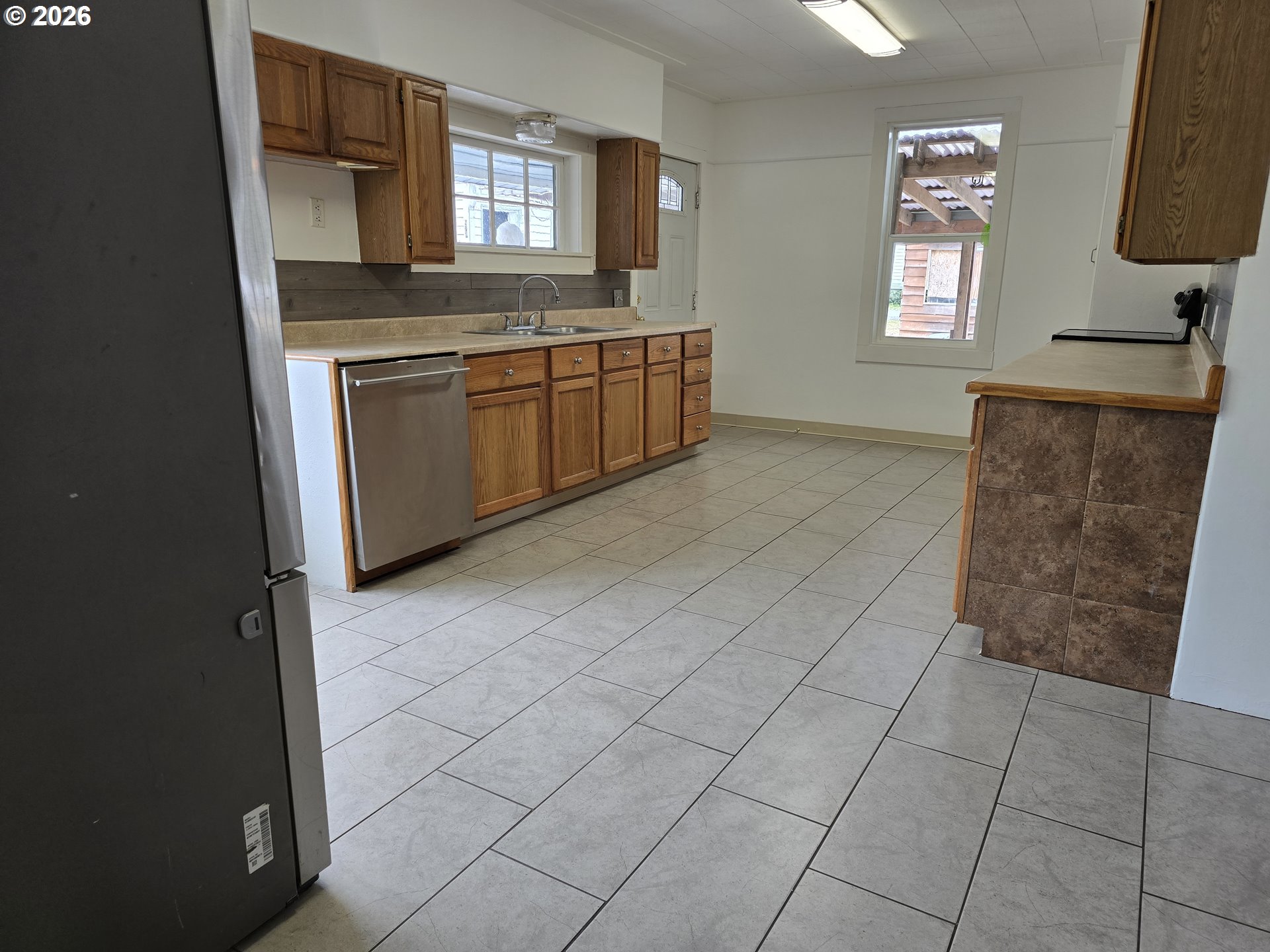 920 Lemont St Property Photo 7