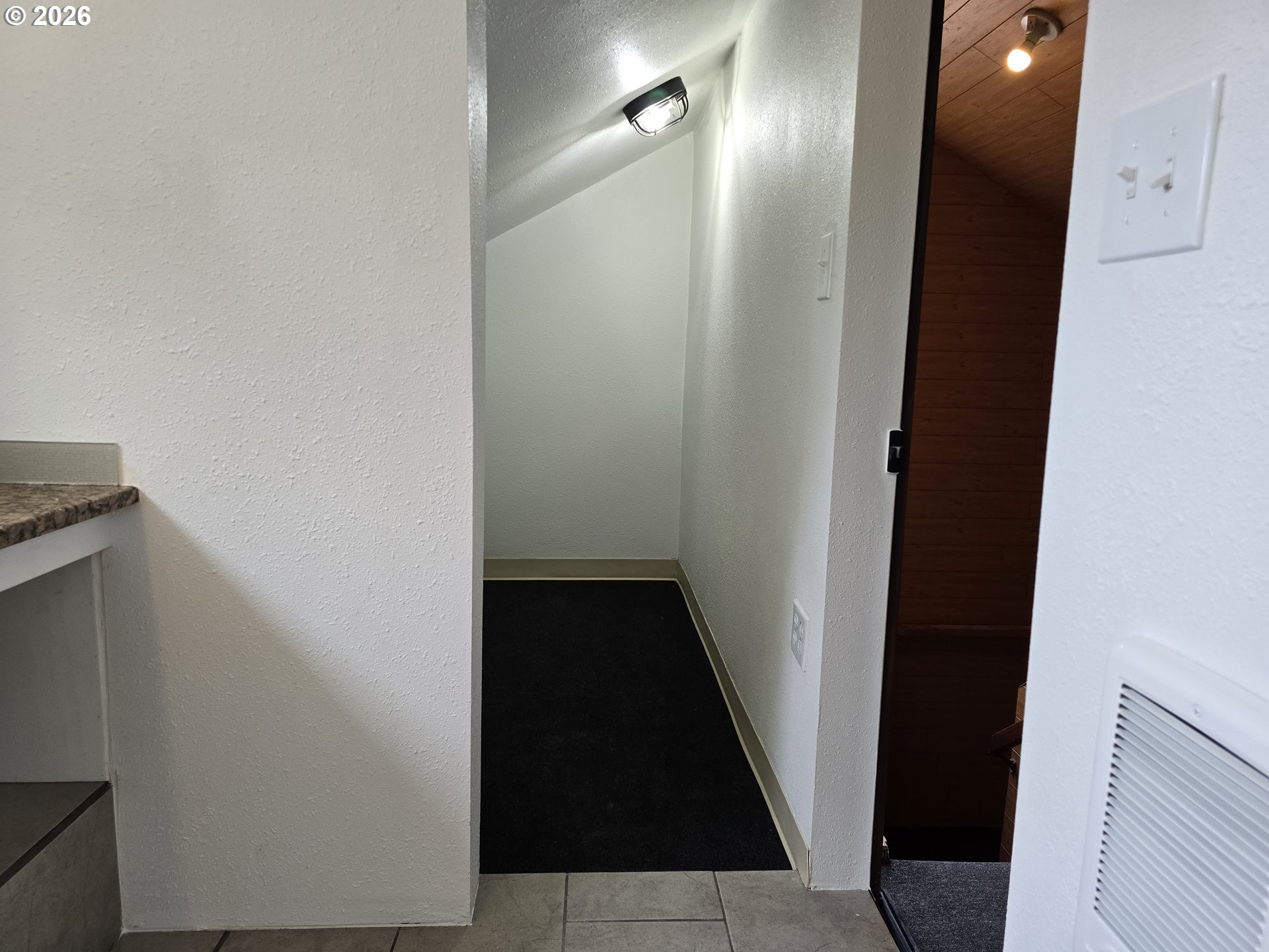 920 Lemont St Property Photo 23