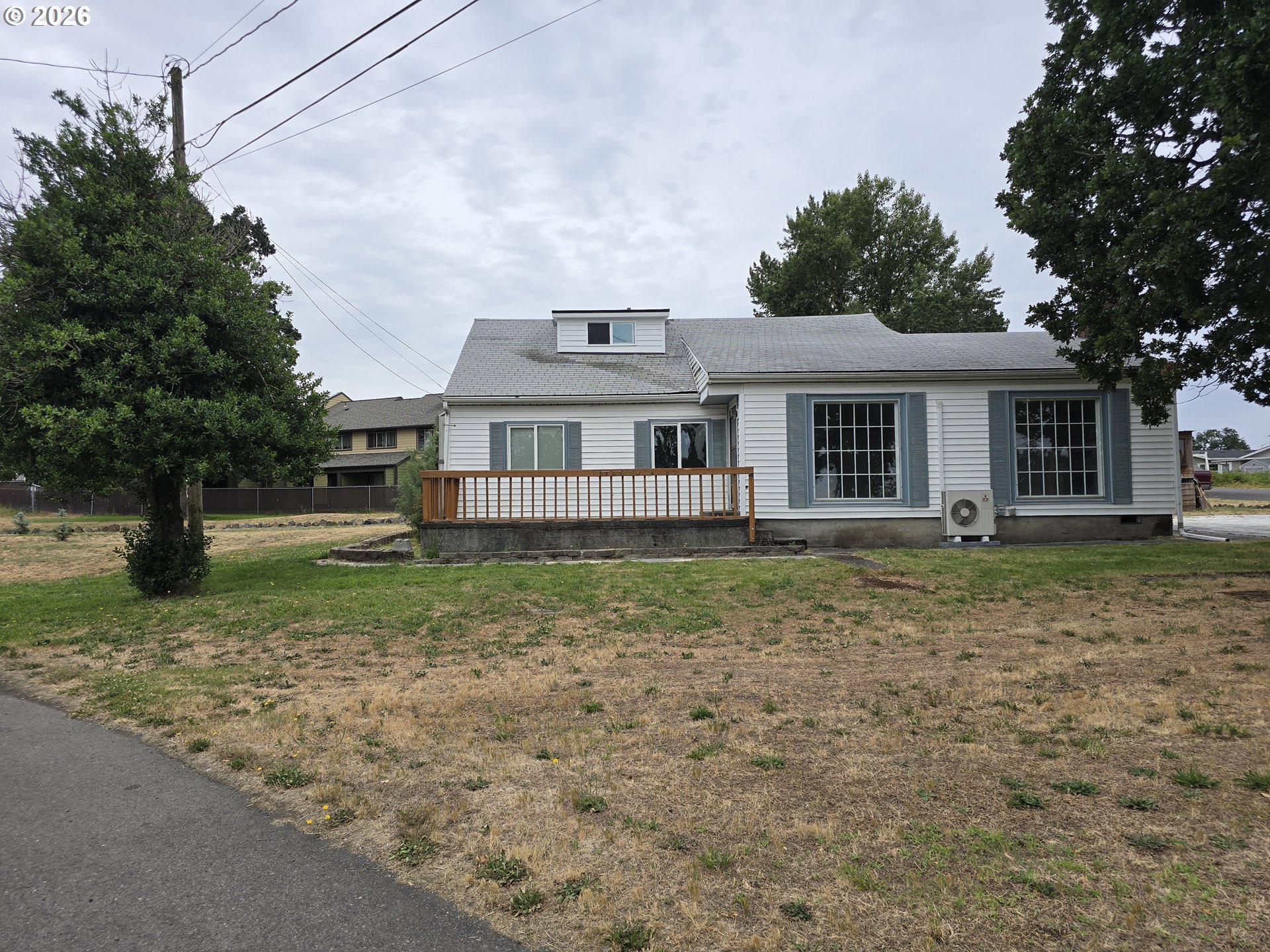 920 Lemont St Property Photo 29
