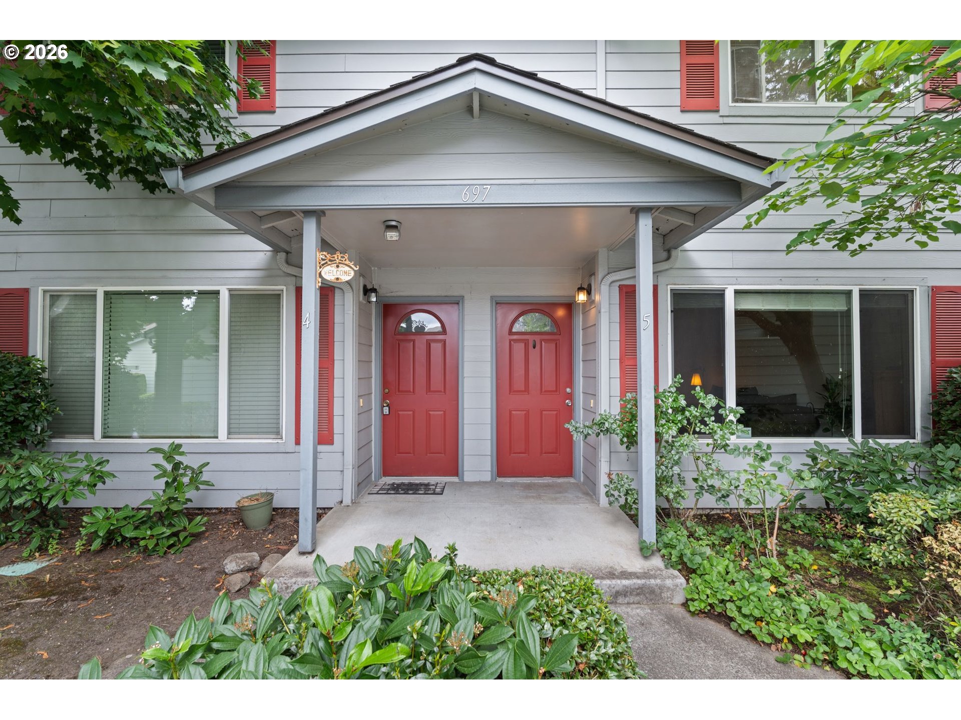 697 32nd St Property Photo 1