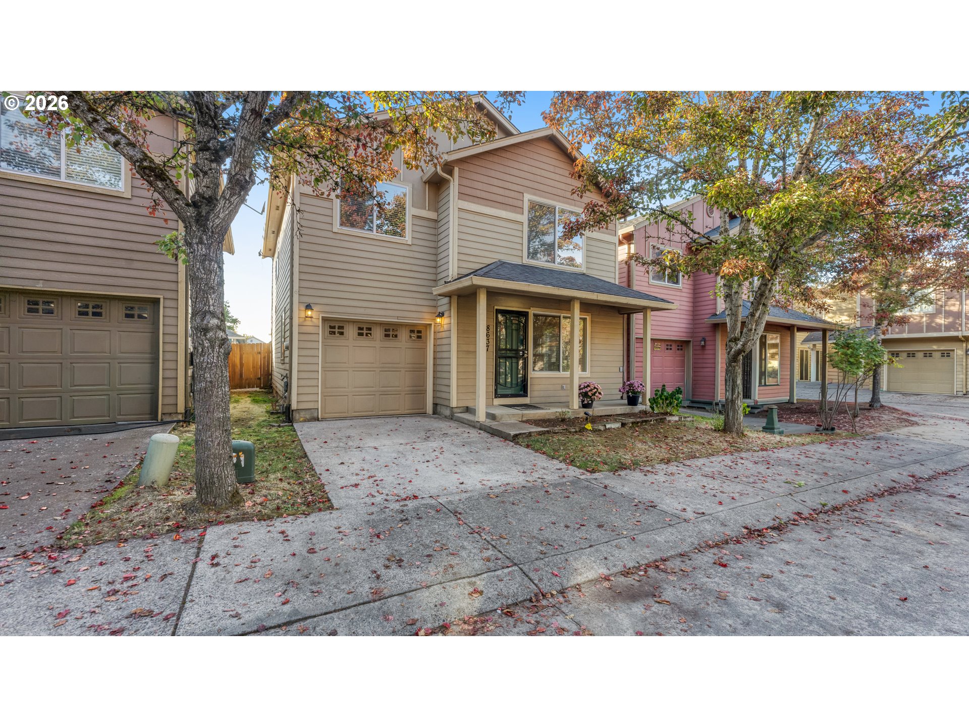 8637 Se Rhone St Se Property Photo 2