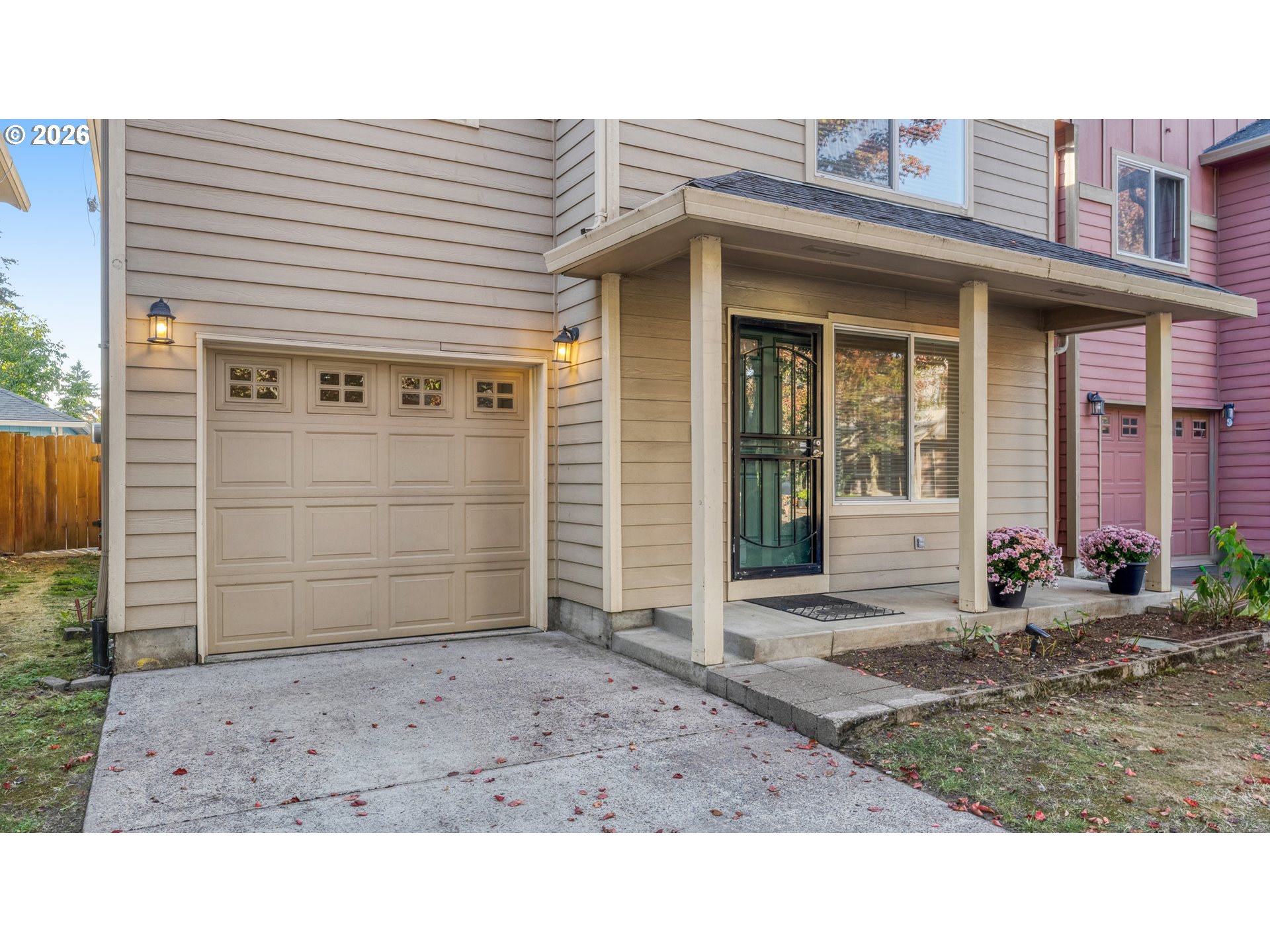 8637 Se Rhone St Se Property Photo 3