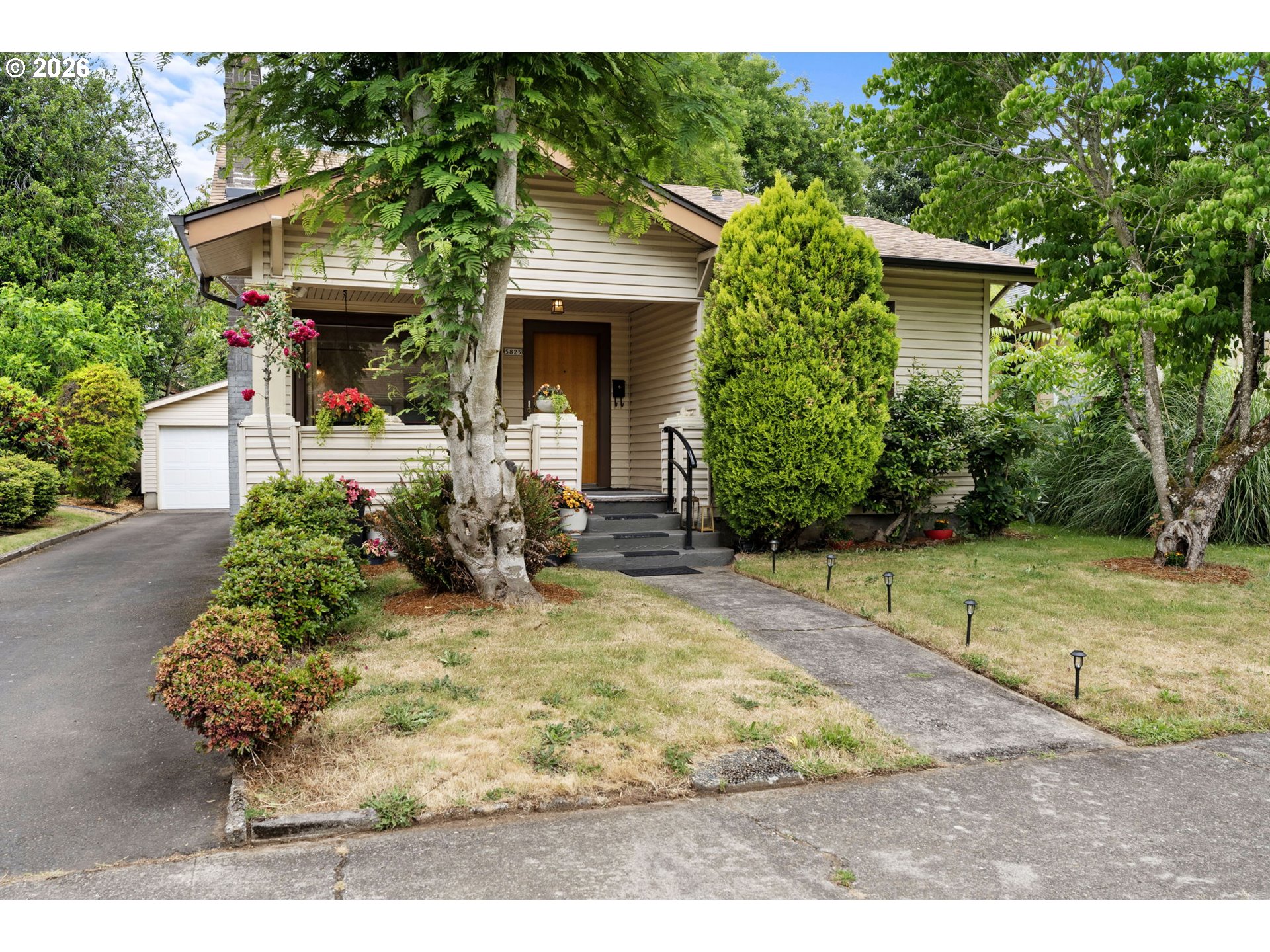5825 NE EVERETT ST Property Photo 1
