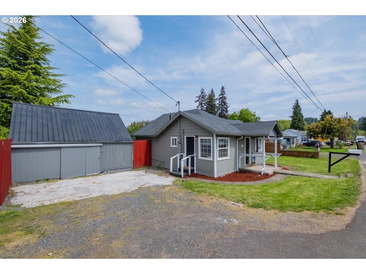 2320 Cedar St Property Photo 3
