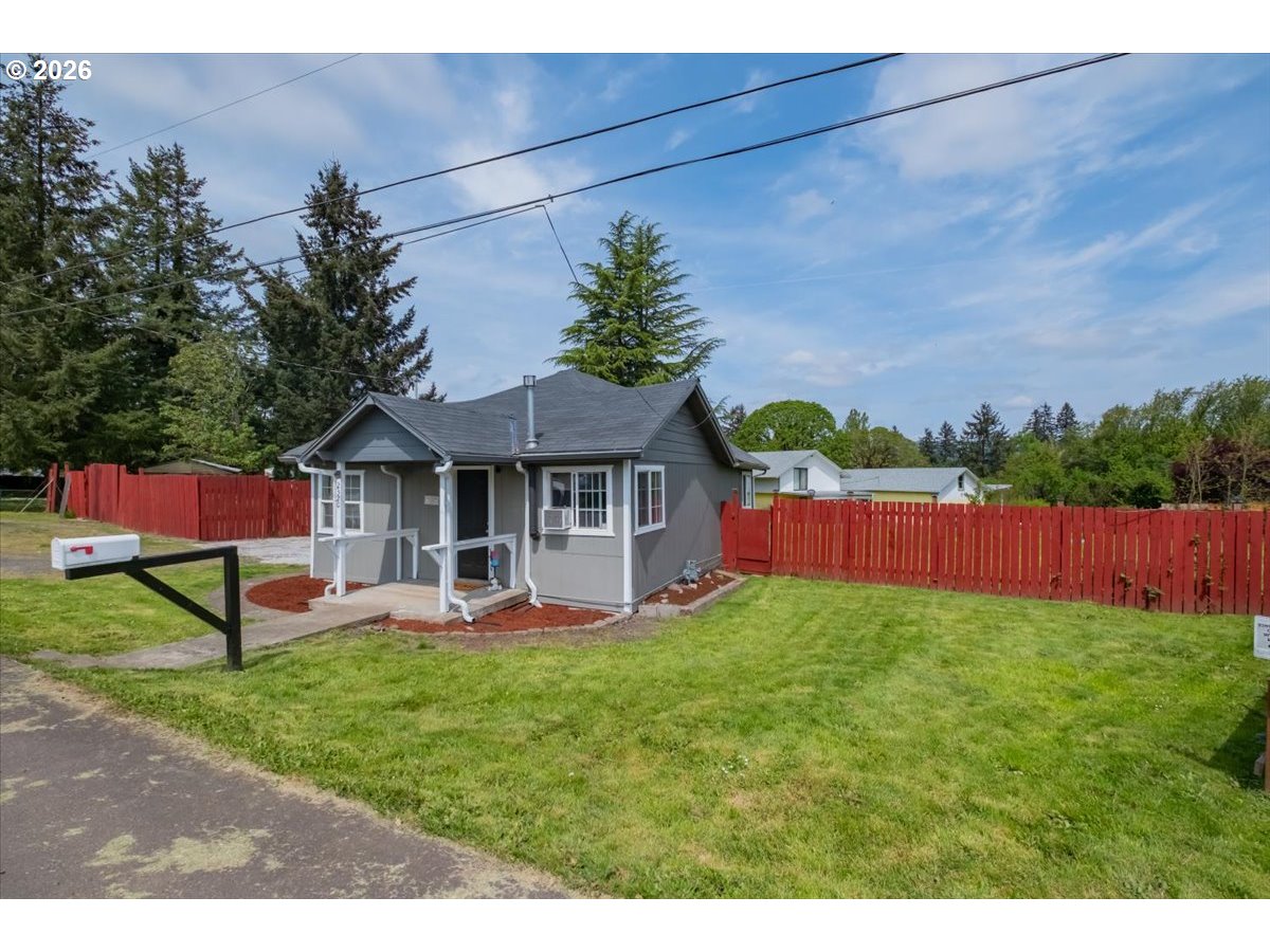 2320 Cedar St Property Photo 4