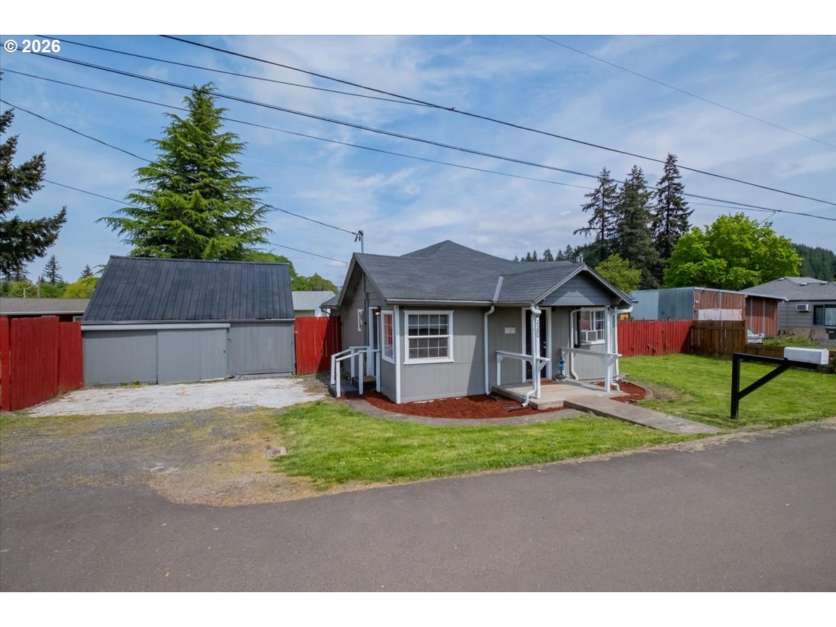 2320 Cedar St Property Photo 5