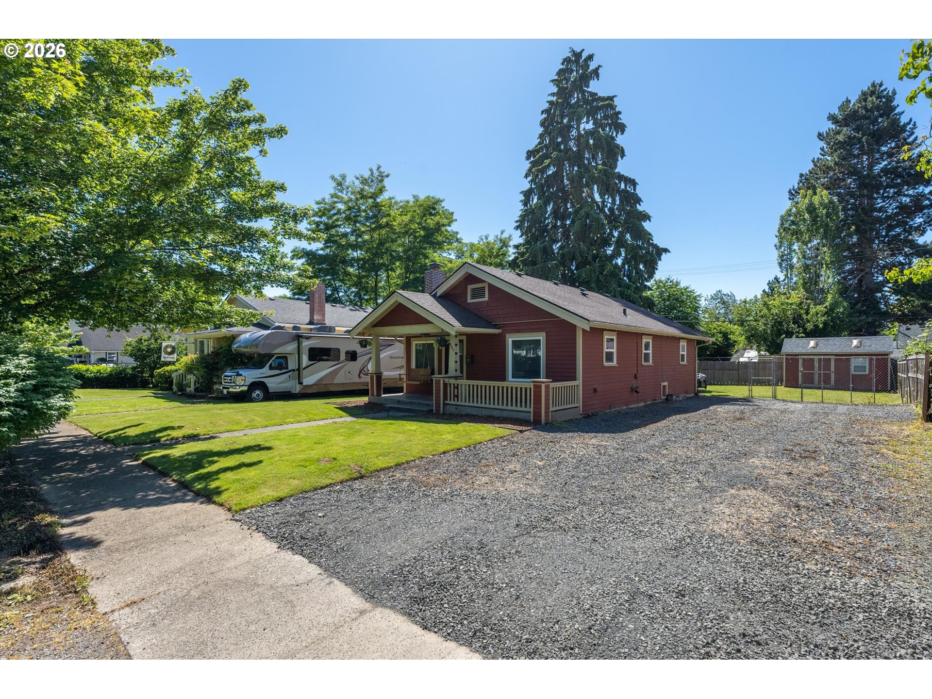 807 S Pearl St Property Photo 2