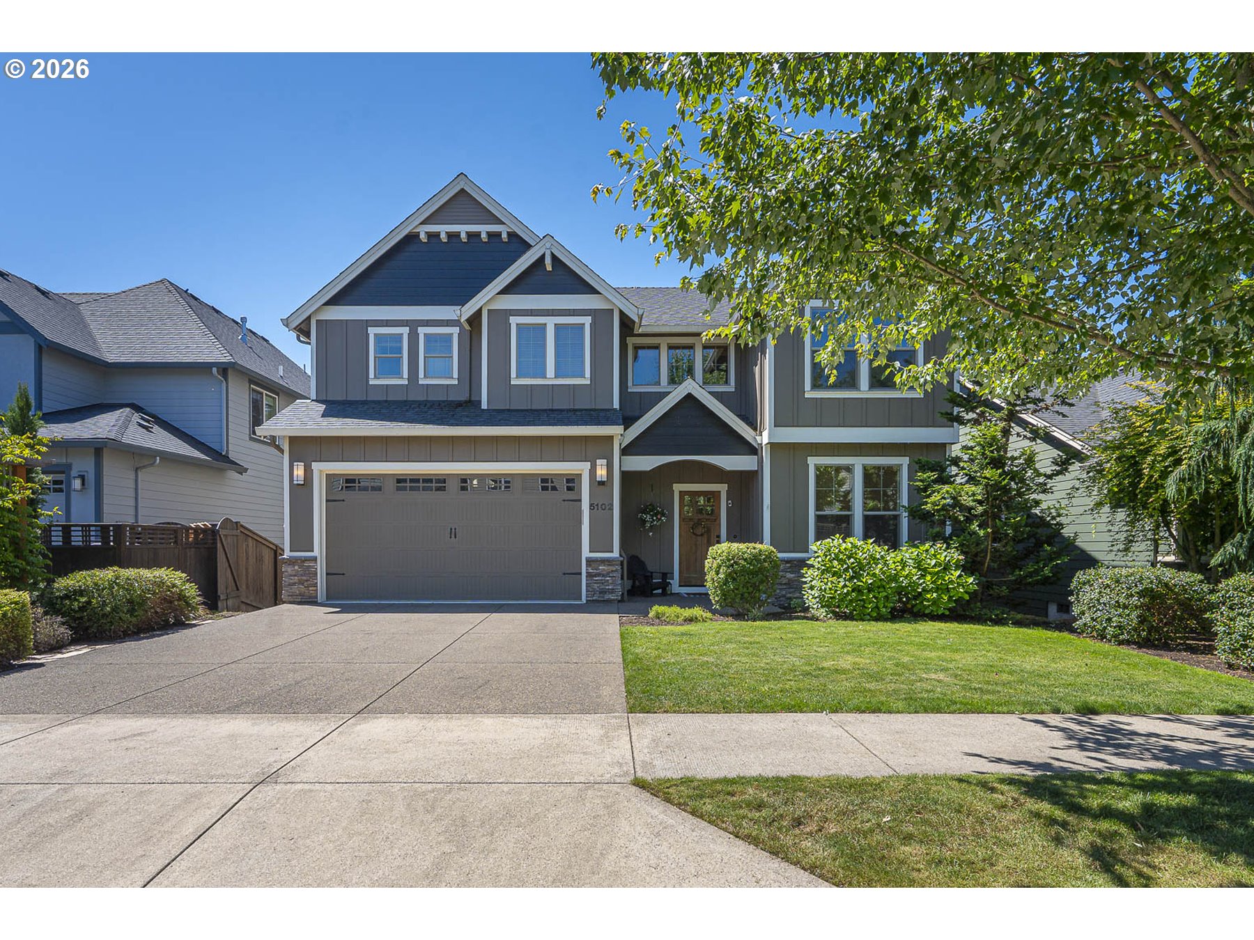 5102 E Longest Dr Property Photo 1