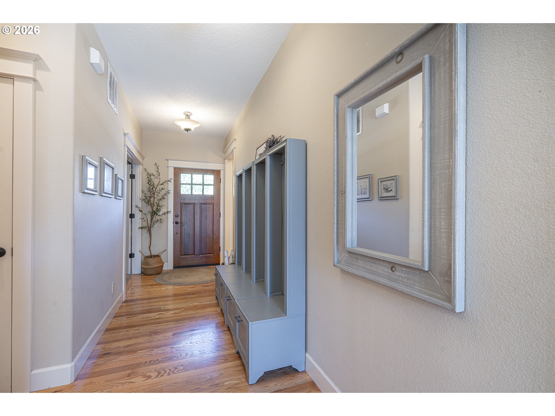 5102 E Longest Dr Property Photo 3