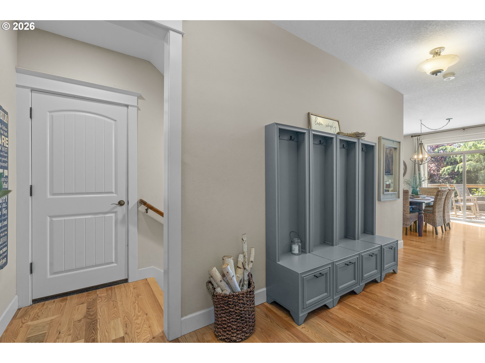 5102 E Longest Dr Property Photo 4