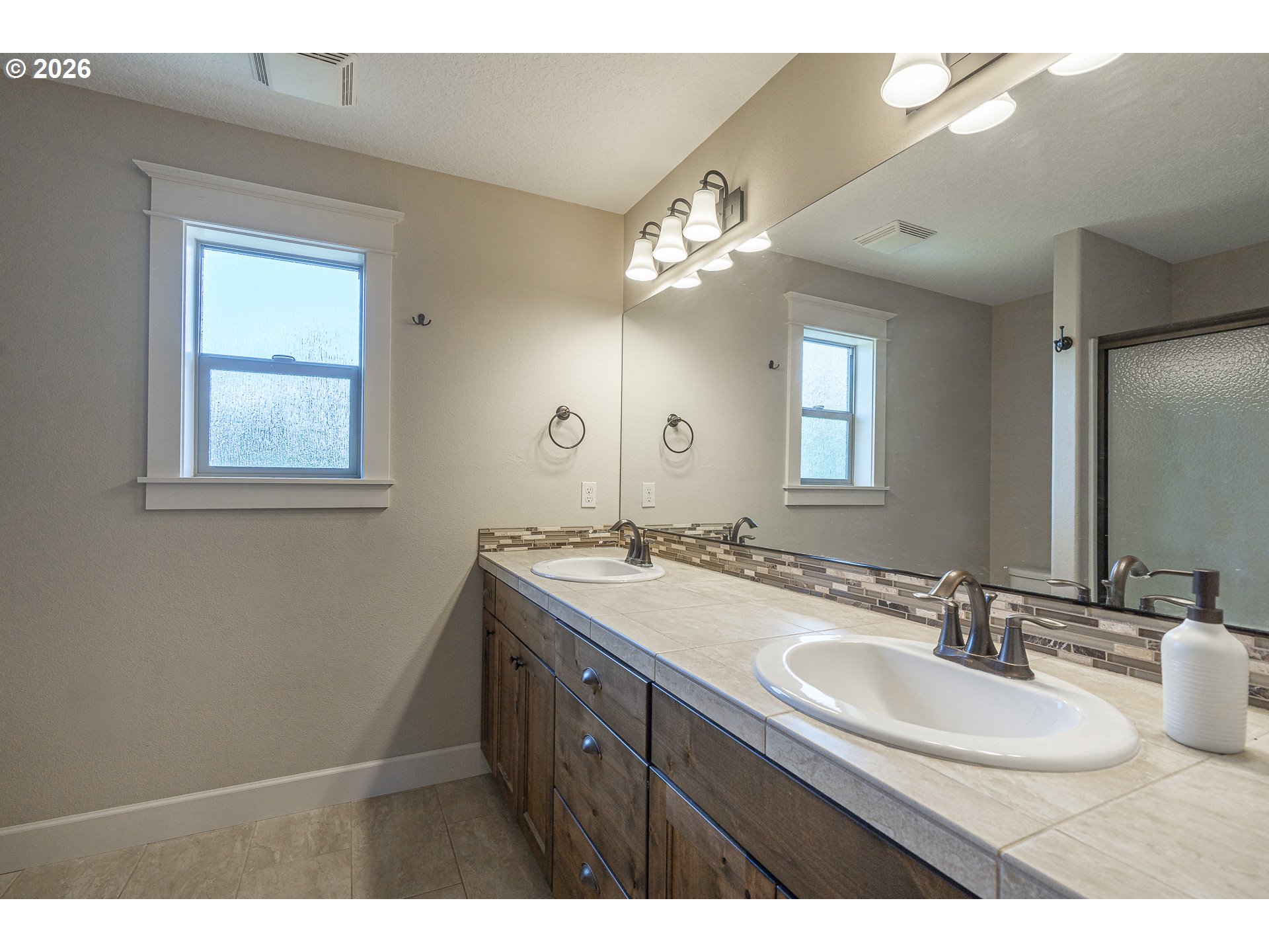 5102 E Longest Dr Property Photo 28