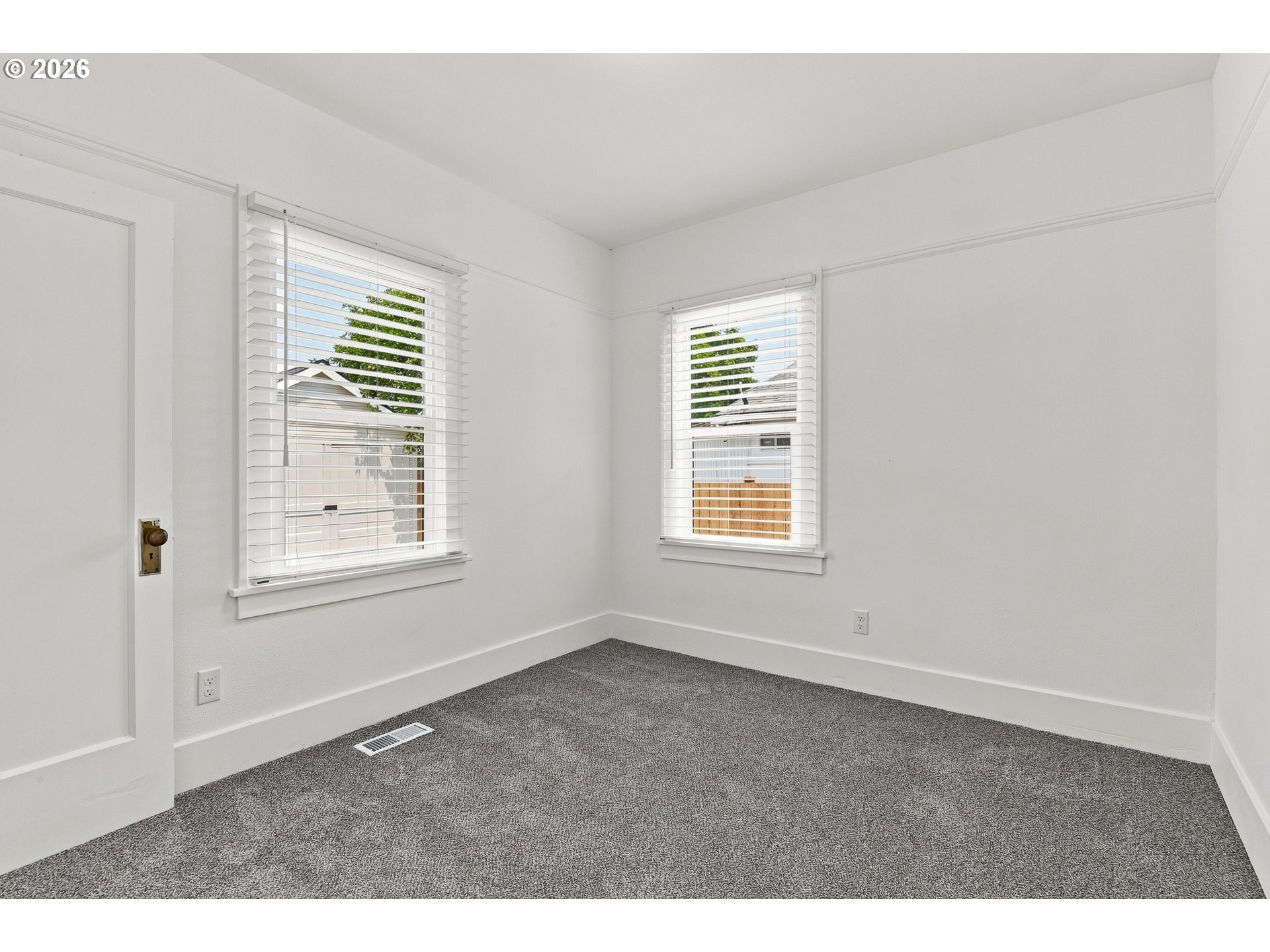 240 E Clarendon St Property Photo 20