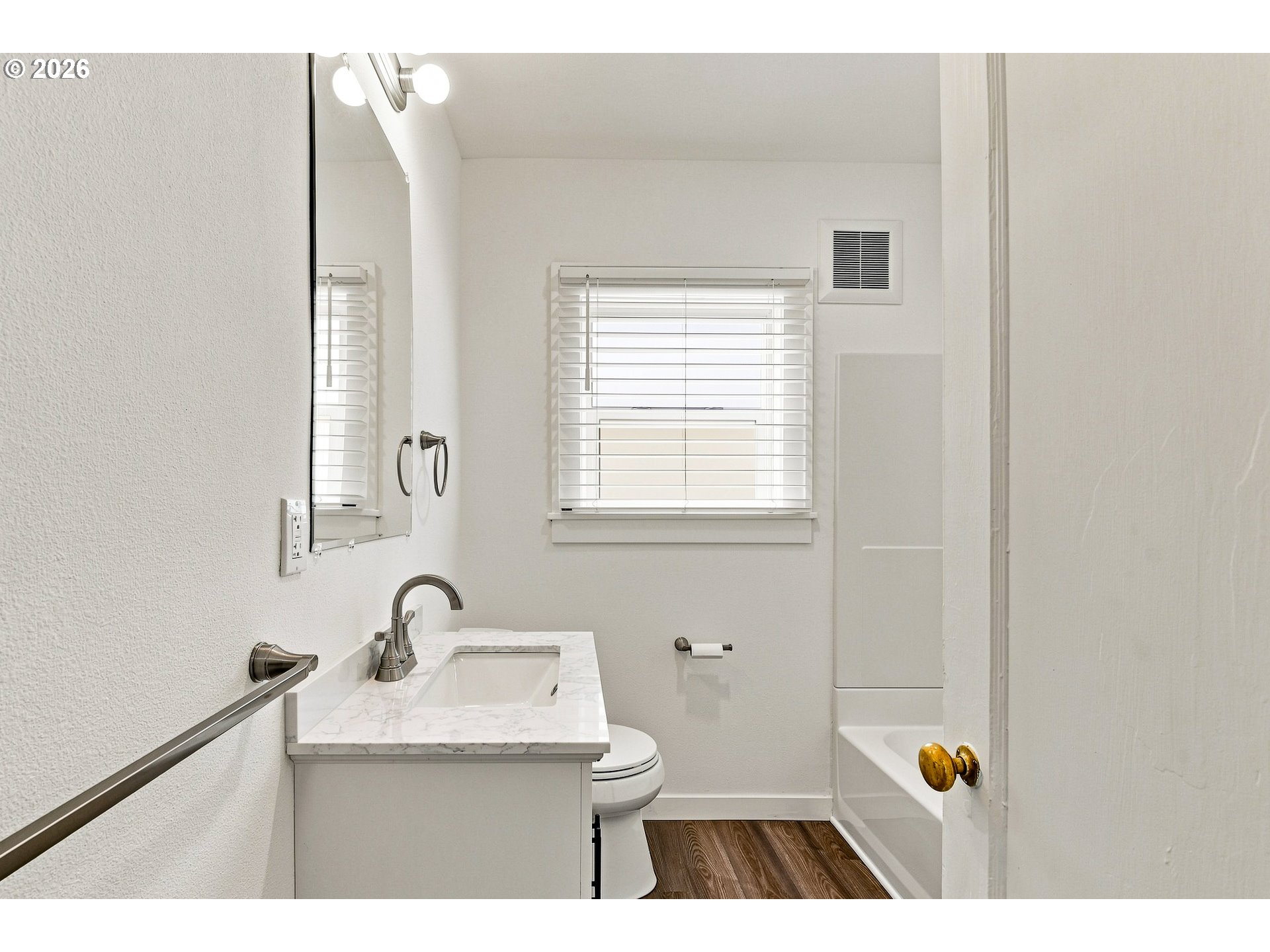 240 E Clarendon St Property Photo 22