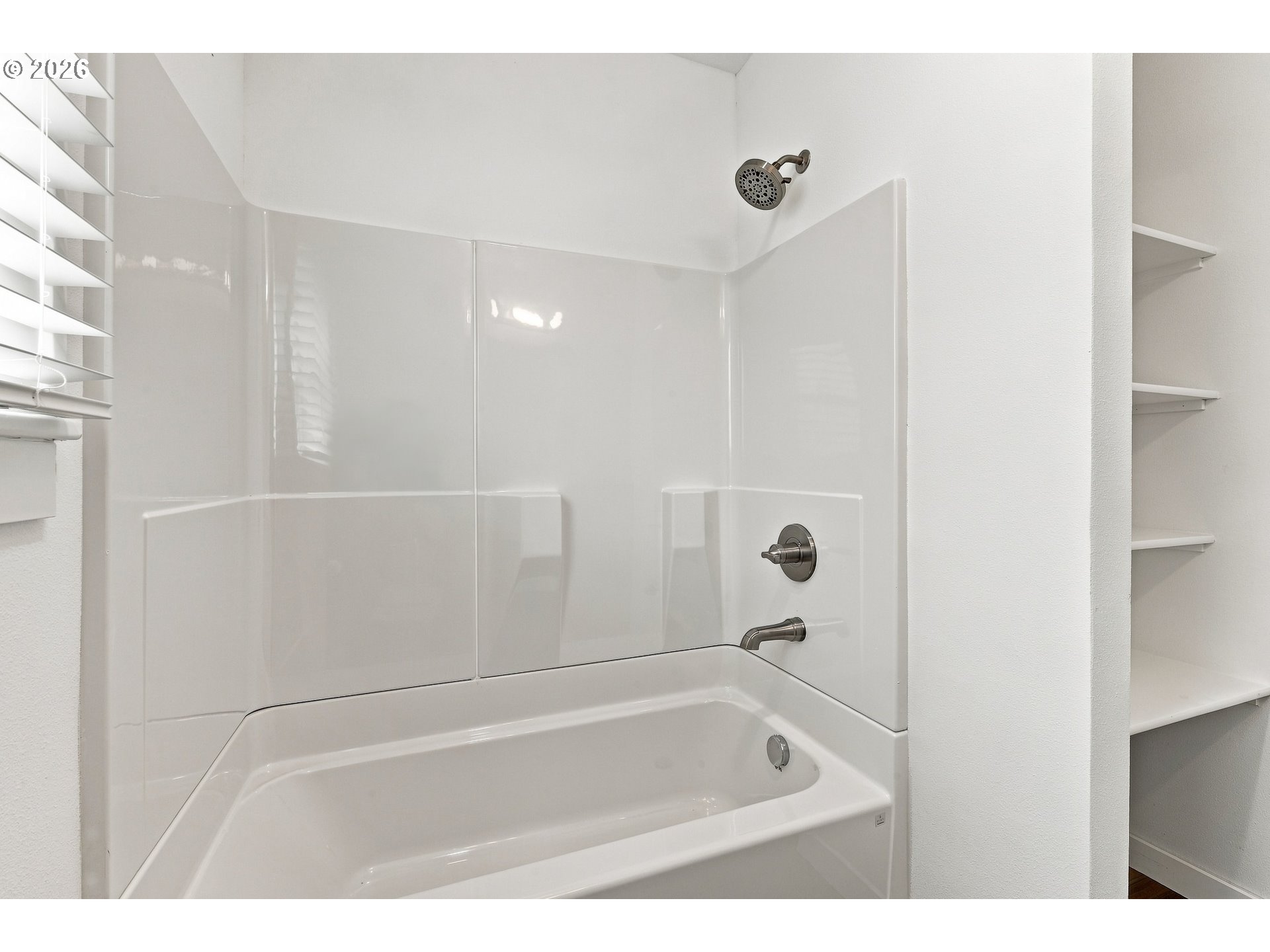 240 E Clarendon St Property Photo 23