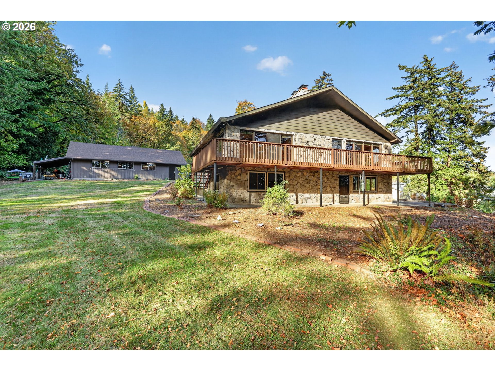 729 Nw Oregon St Property Photo 2