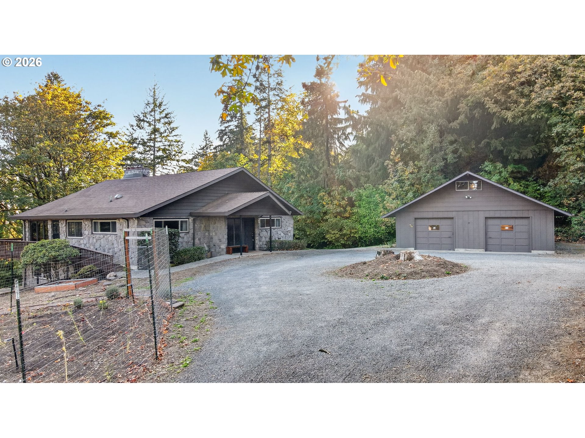 729 Nw Oregon St Property Photo 3