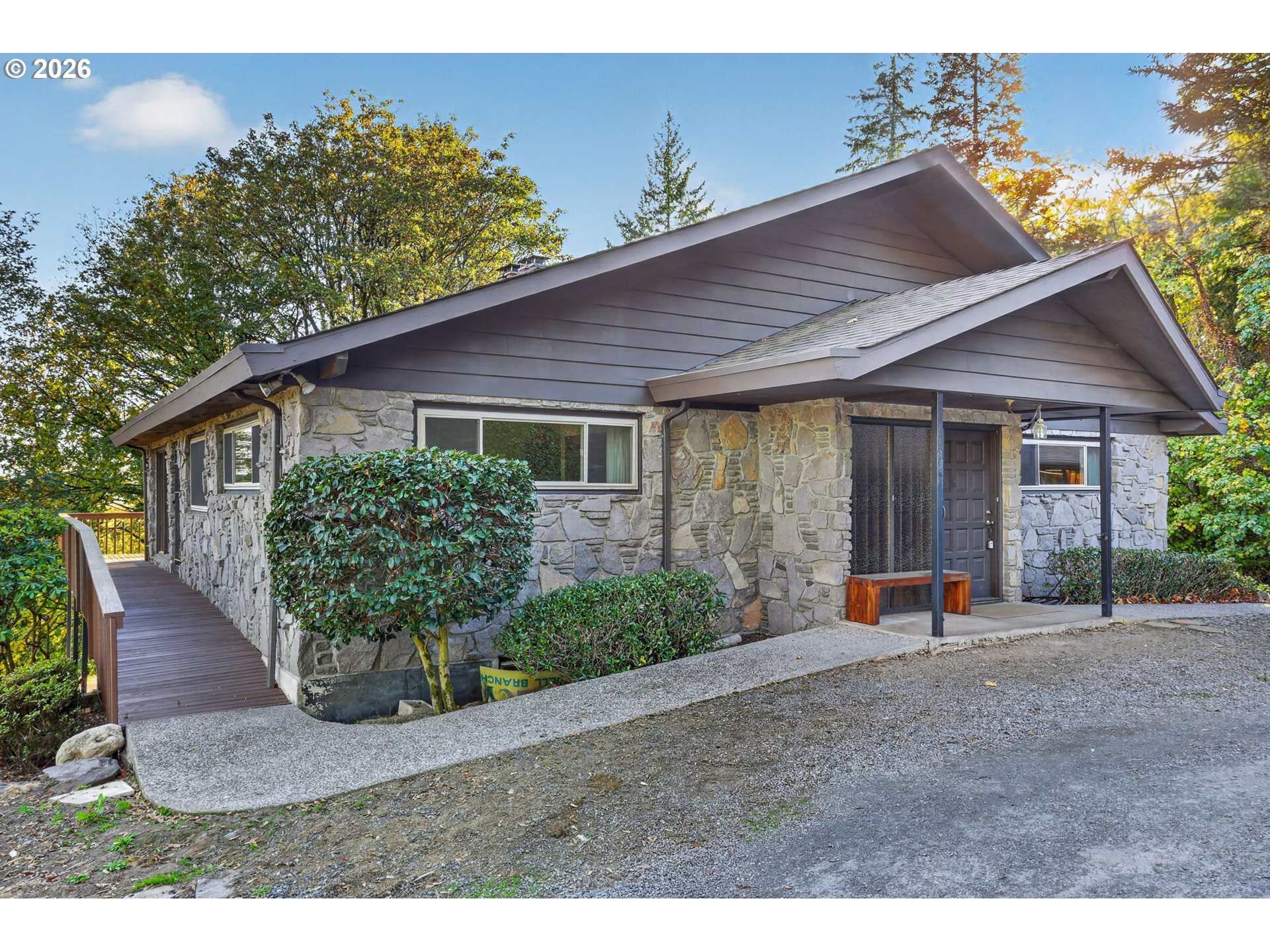 729 Nw Oregon St Property Photo 5