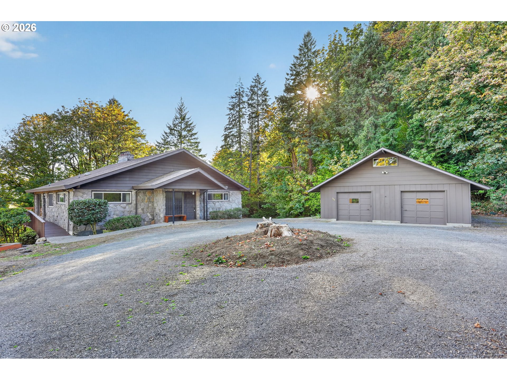 729 Nw Oregon St Property Photo 6