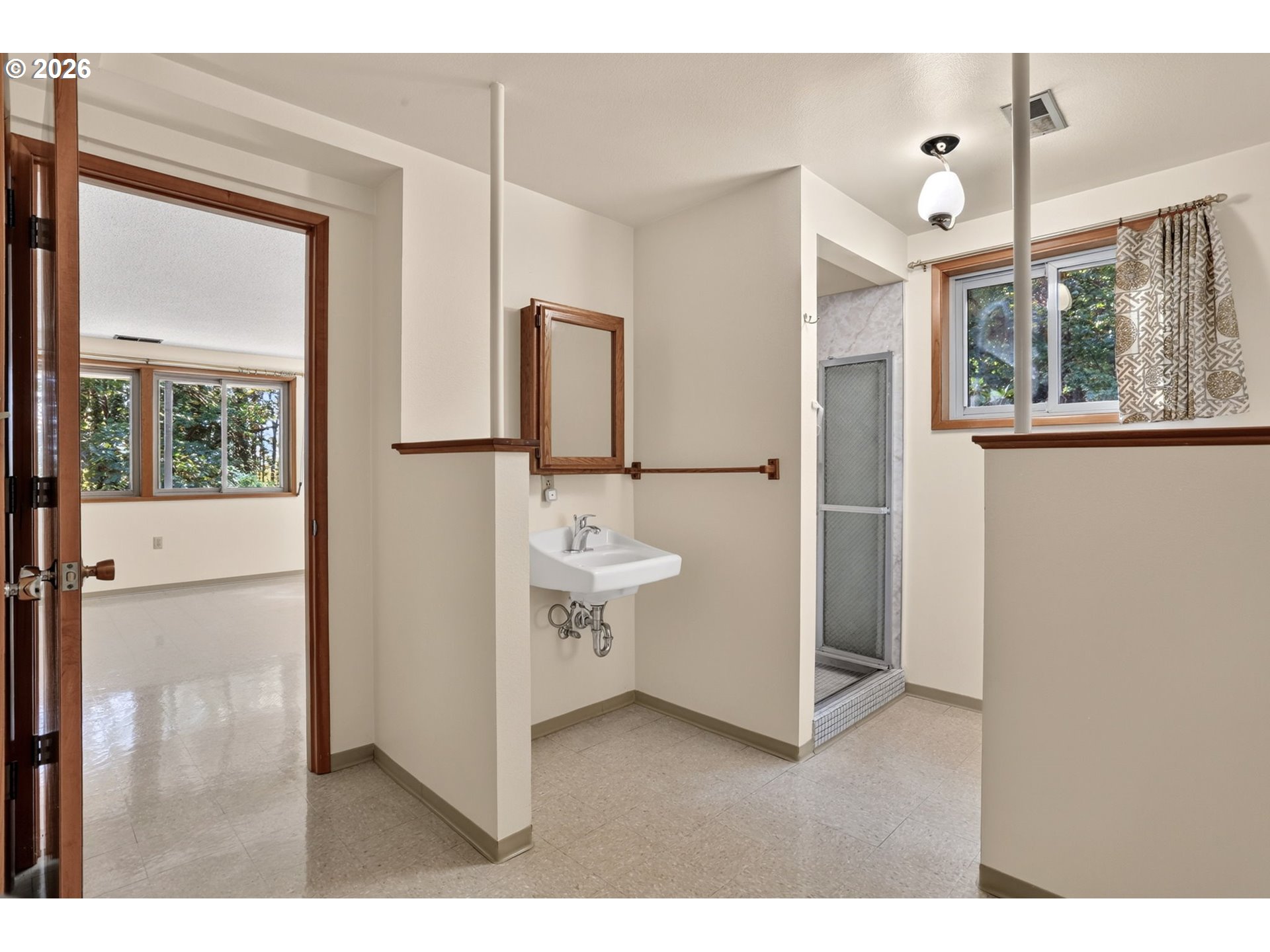 729 Nw Oregon St Property Photo 33
