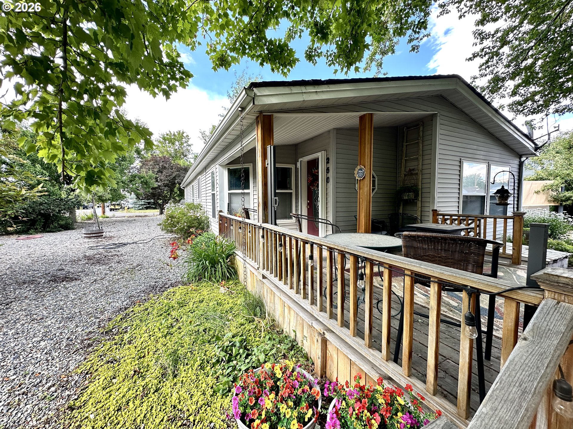 250 5TH ST Property Photo 1