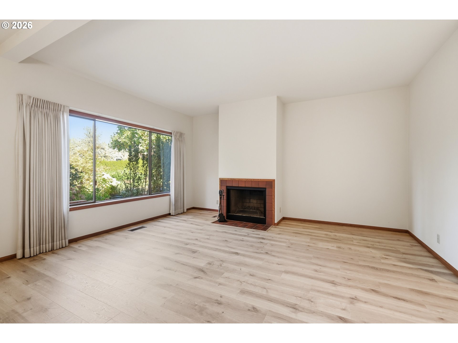 587 Wimbledon Ct Property Photo 4