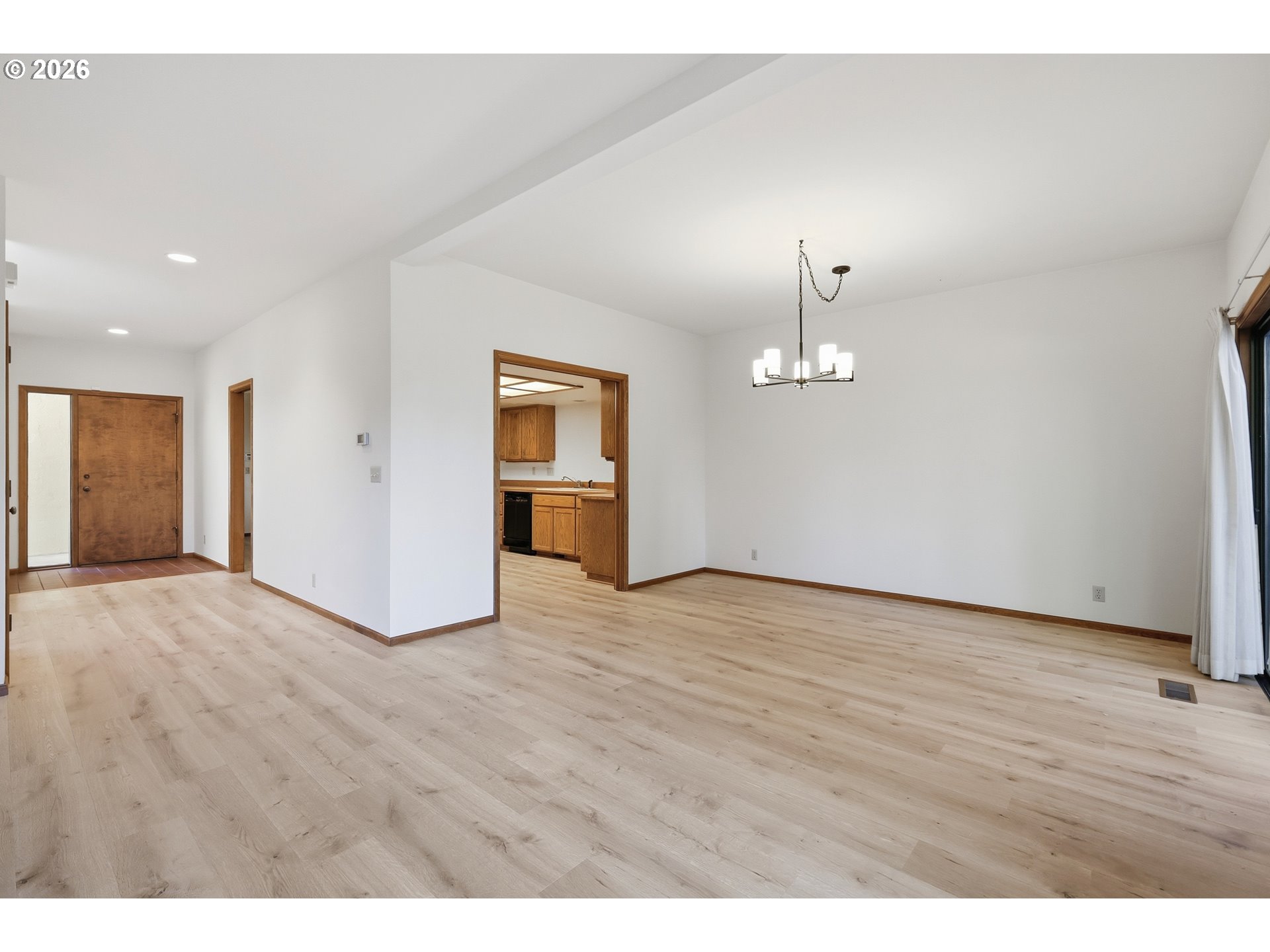 587 Wimbledon Ct Property Photo 8